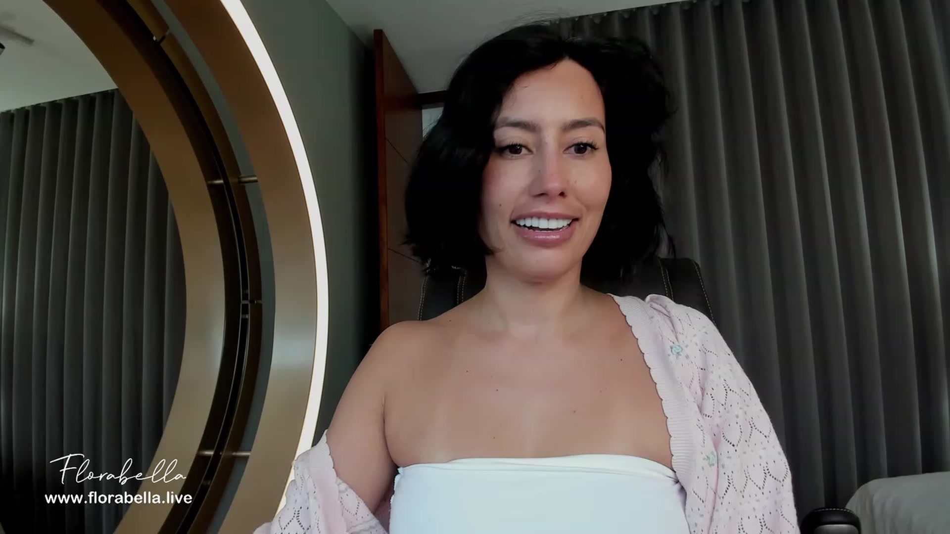 Gallery image thumbnail from Florabella's myfreecams stream on, 06/17/2023, 17:27 image 16 of 20