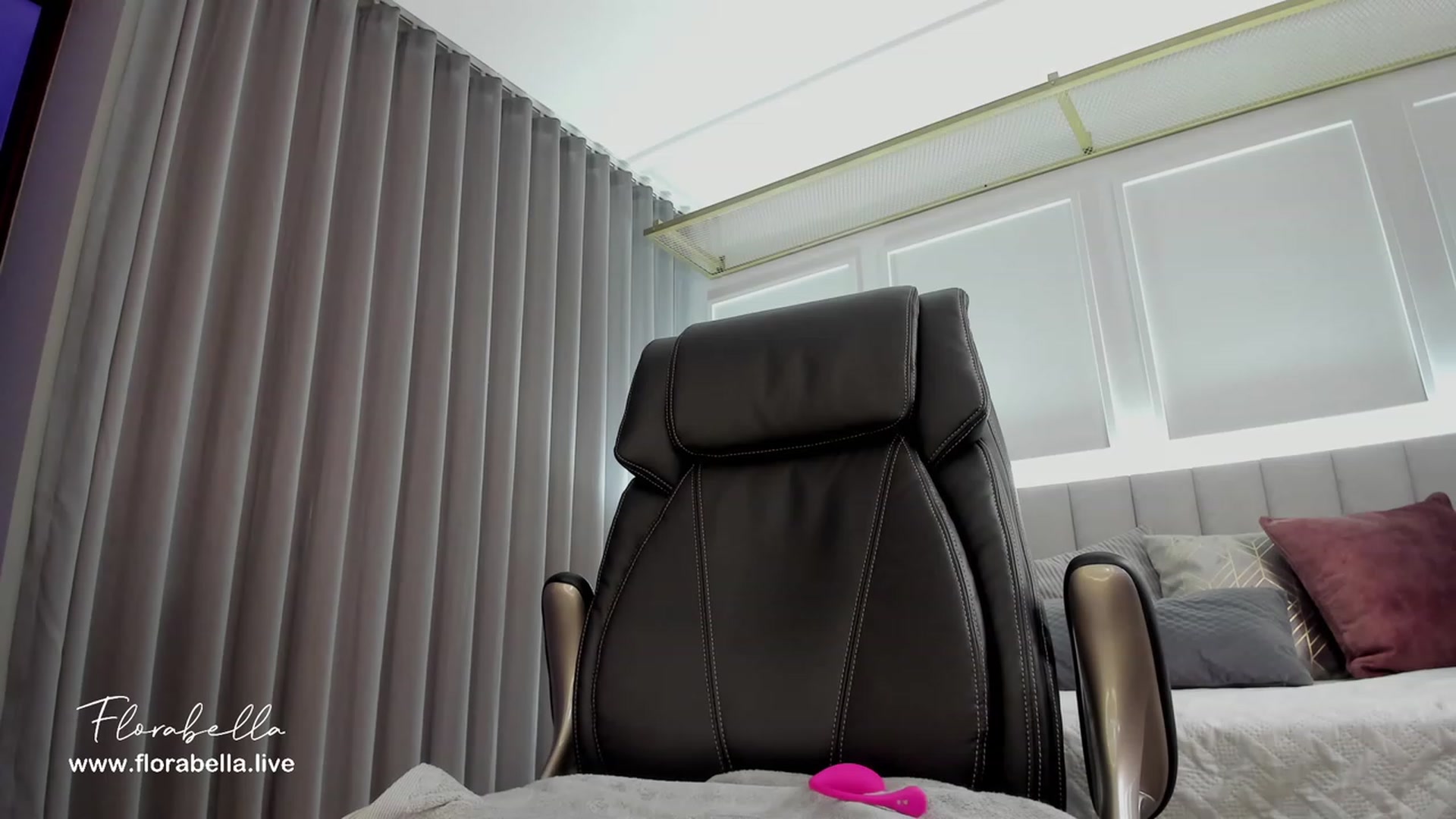 Gallery image thumbnail from Florabella's myfreecams stream on, 06/19/2023, 01:48 image 10 of 20