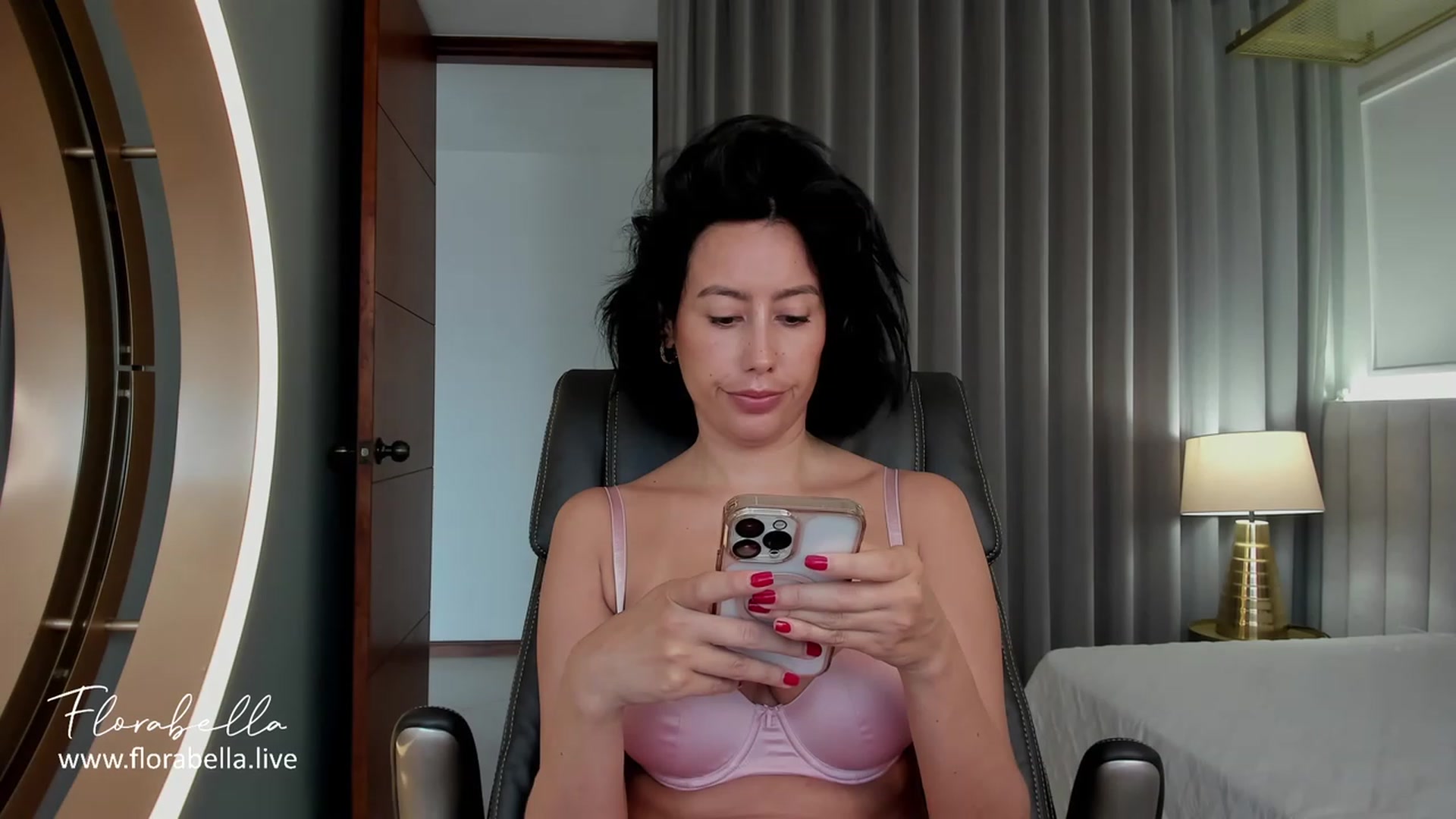 Gallery image thumbnail from Florabella's myfreecams stream on, 07/04/2023, 15:49 image 15 of 20