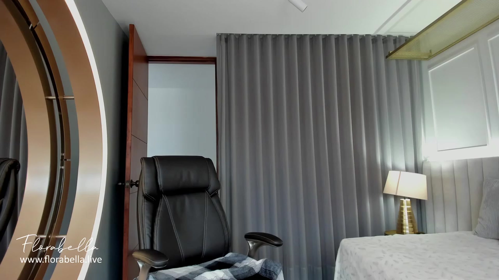 Gallery image thumbnail from Florabella's myfreecams stream on, 07/22/2023, 19:14 image 4 of 20