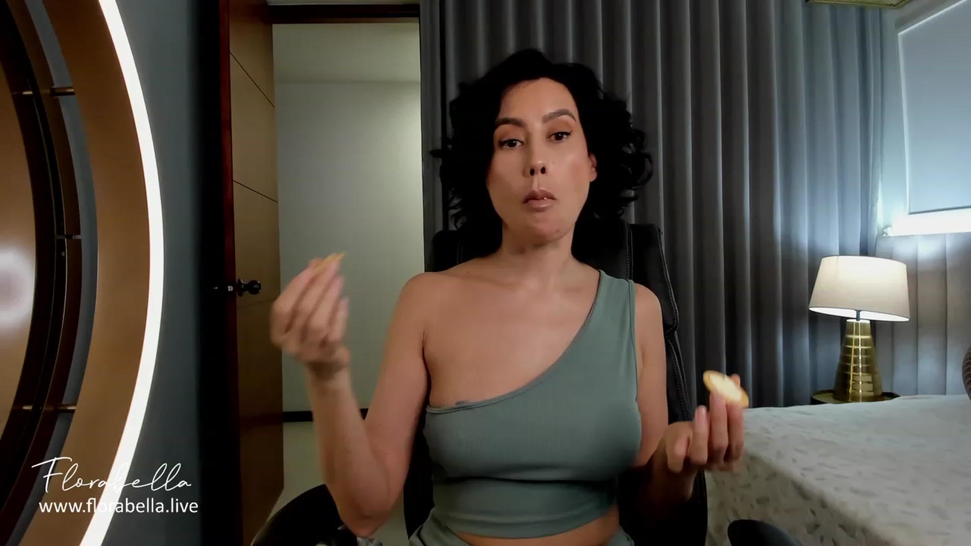 Gallery image thumbnail from Florabella's myfreecams stream on, 12/13/2023, 03:18 image 16 of 20