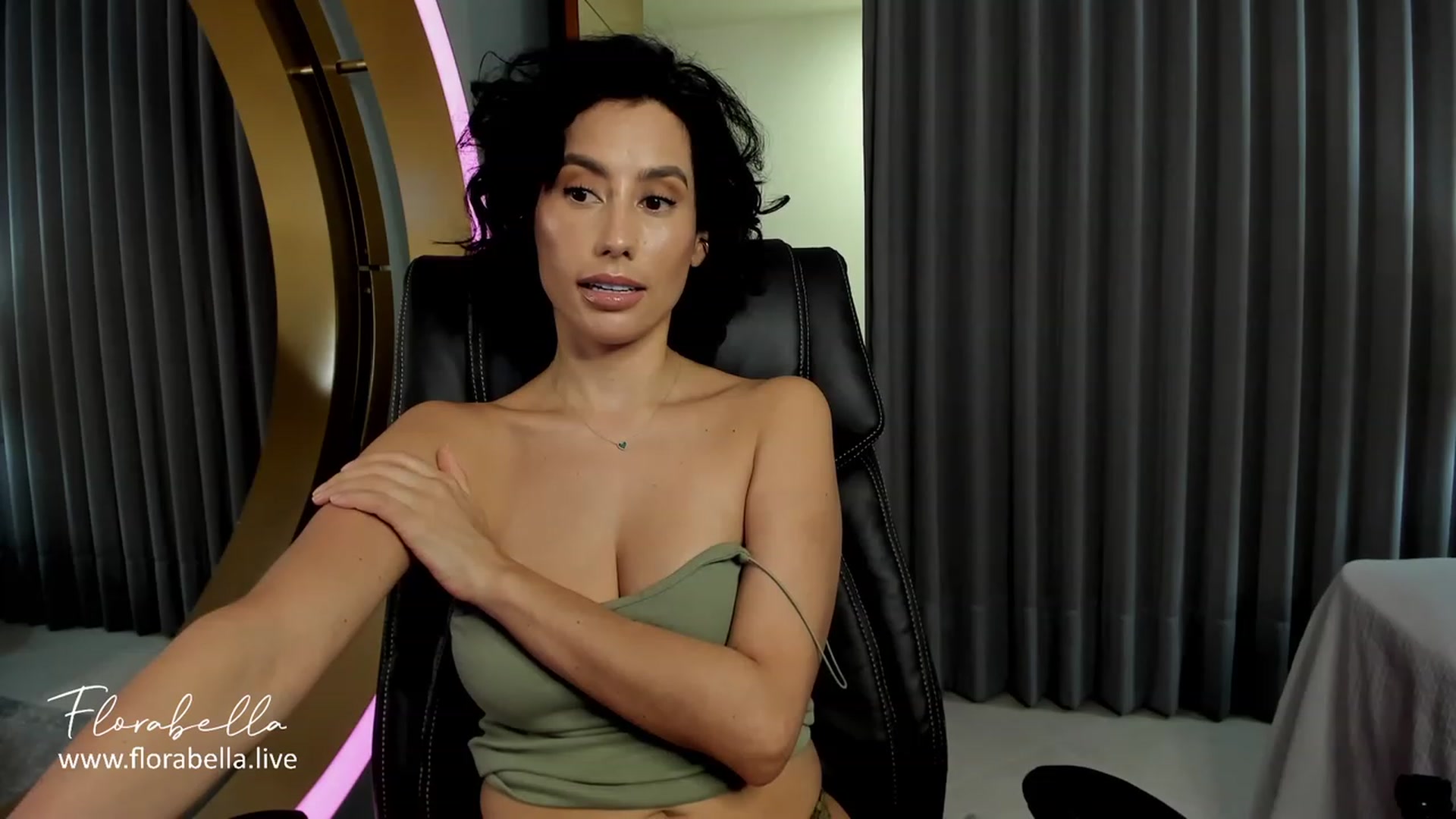 Gallery image thumbnail from Florabella's myfreecams stream on, 12/29/2023, 03:17 image 18 of 20