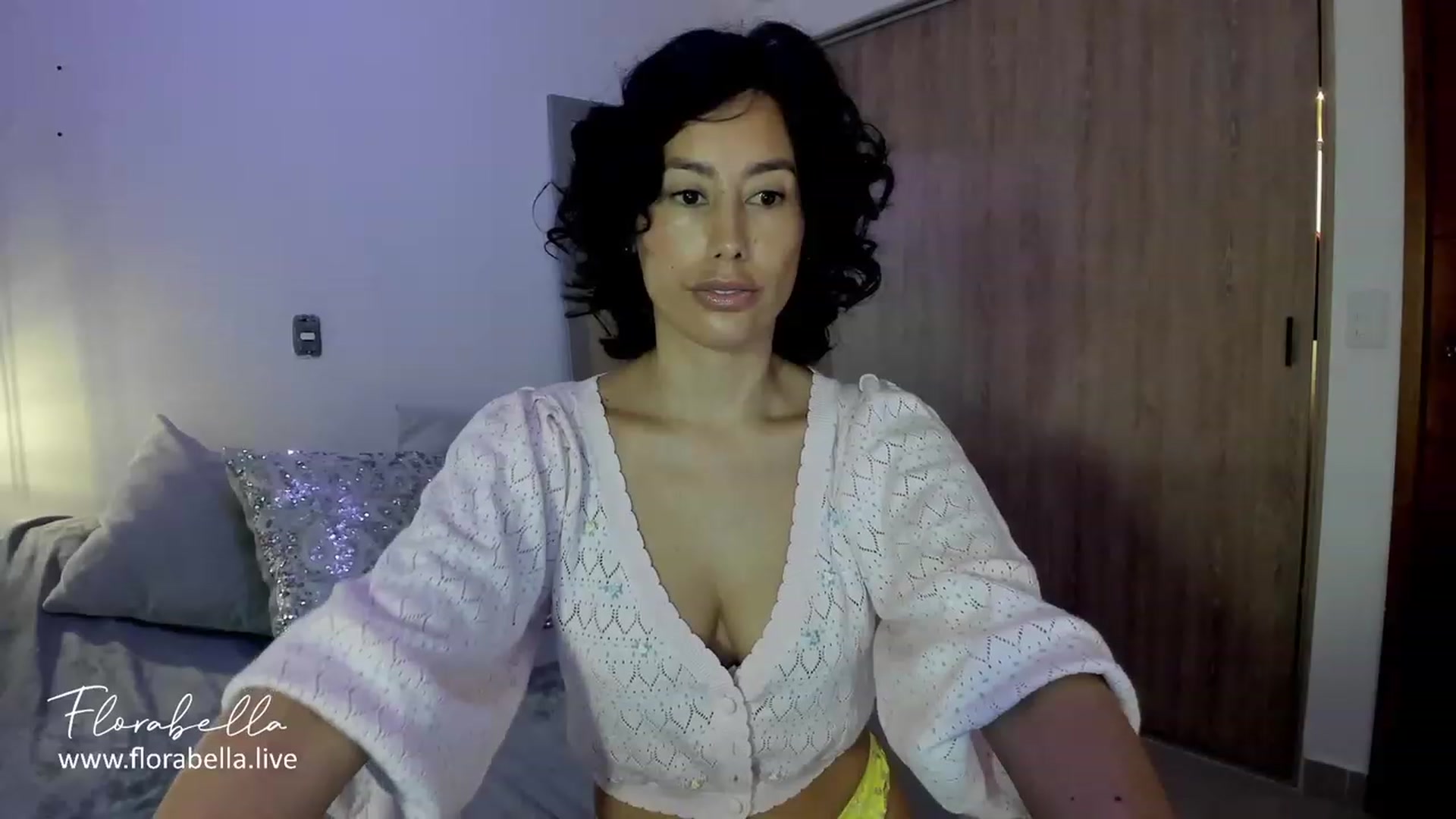 Gallery image thumbnail from Florabella's myfreecams stream on, 01/05/2024, 14:24 image 14 of 20