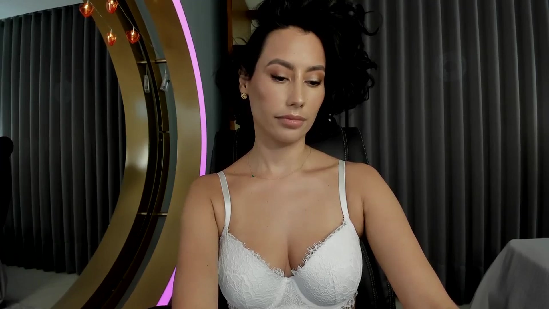 Gallery image thumbnail from Florabella's myfreecams stream on, 02/15/2024, 03:11 image 19 of 20