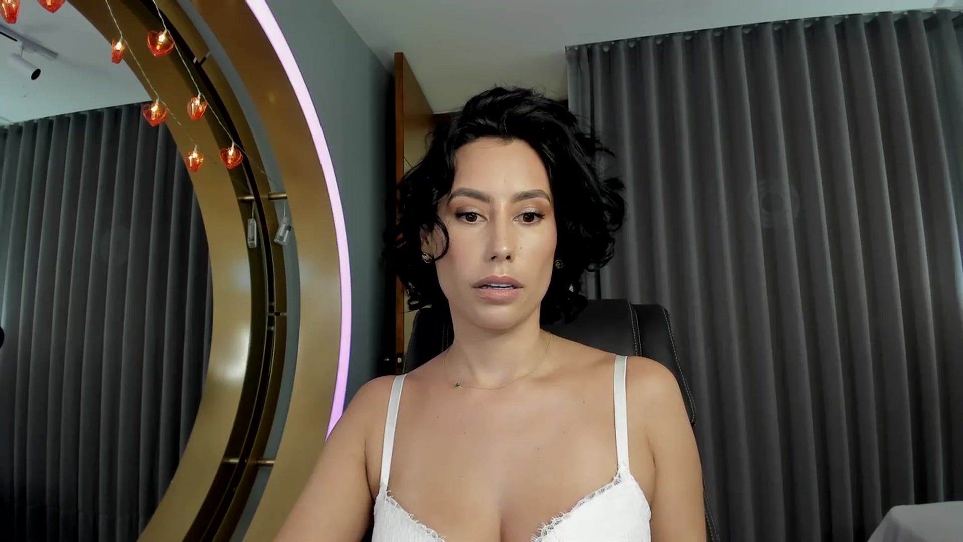 Gallery image thumbnail from Florabella's myfreecams stream on, 02/15/2024, 03:11 image 6 of 20