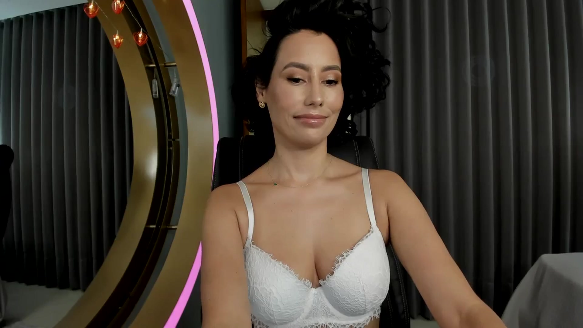 Gallery image thumbnail from Florabella's myfreecams stream on, 02/15/2024, 03:11 image 20 of 20