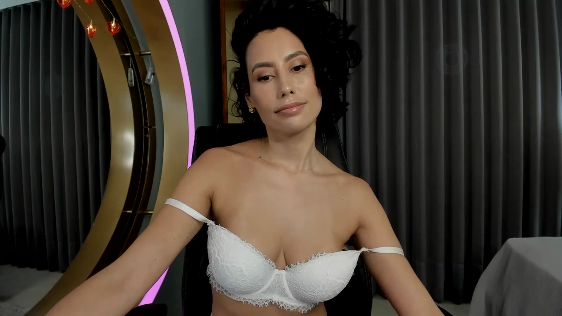 Gallery image thumbnail from Florabella's myfreecams stream on, 02/15/2024, 03:53 image 15 of 20