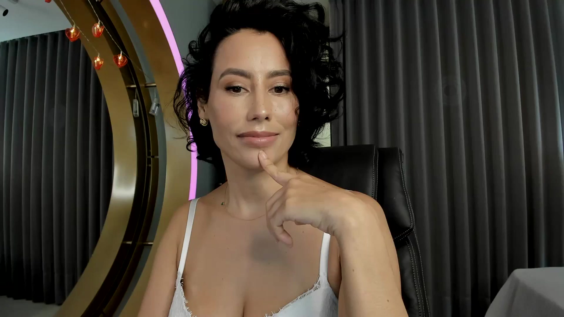 Gallery image thumbnail from Florabella's myfreecams stream on, 02/15/2024, 04:27 image 14 of 20