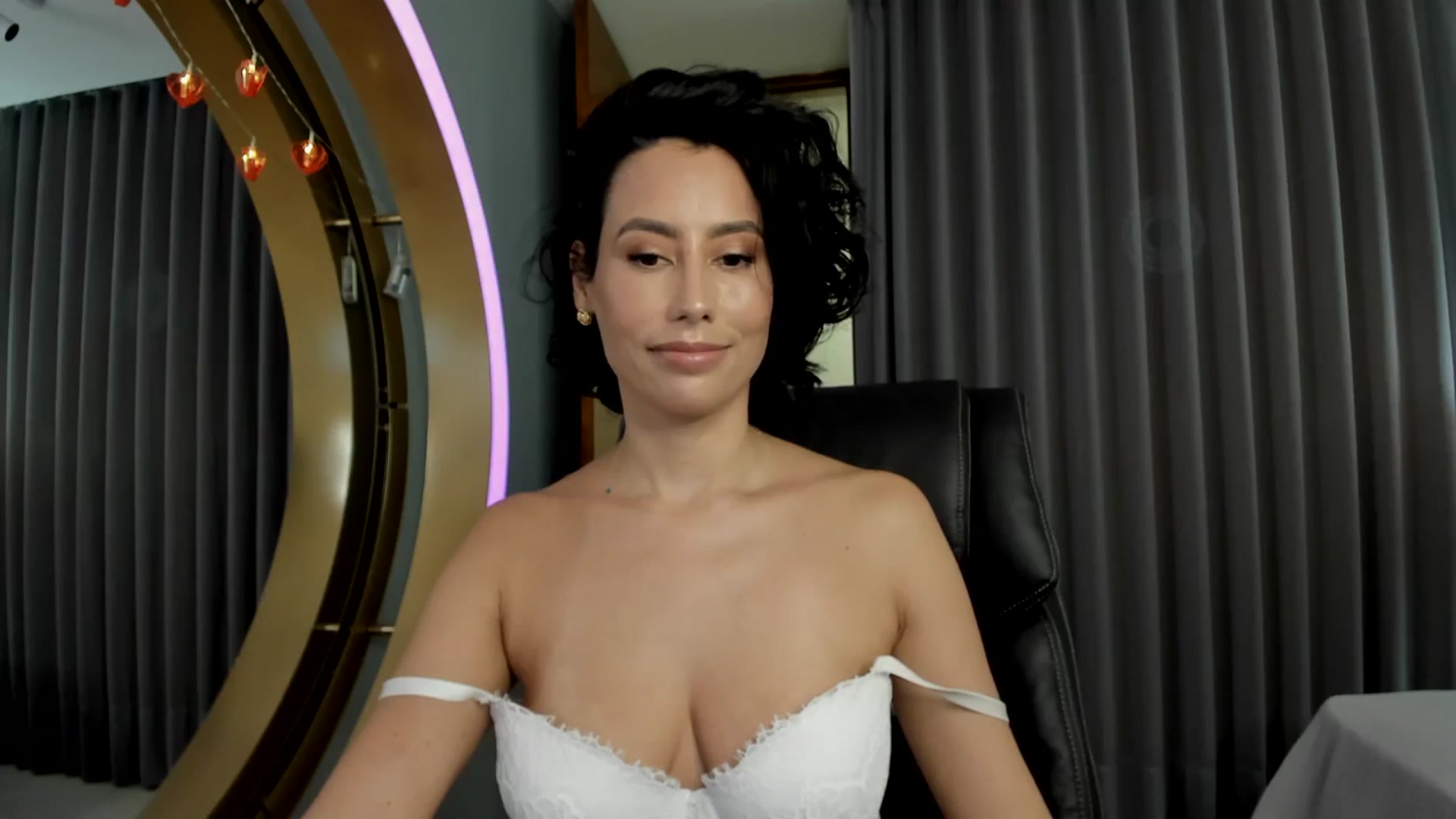 Gallery image thumbnail from Florabella's myfreecams stream on, 02/15/2024, 04:27 image 7 of 20