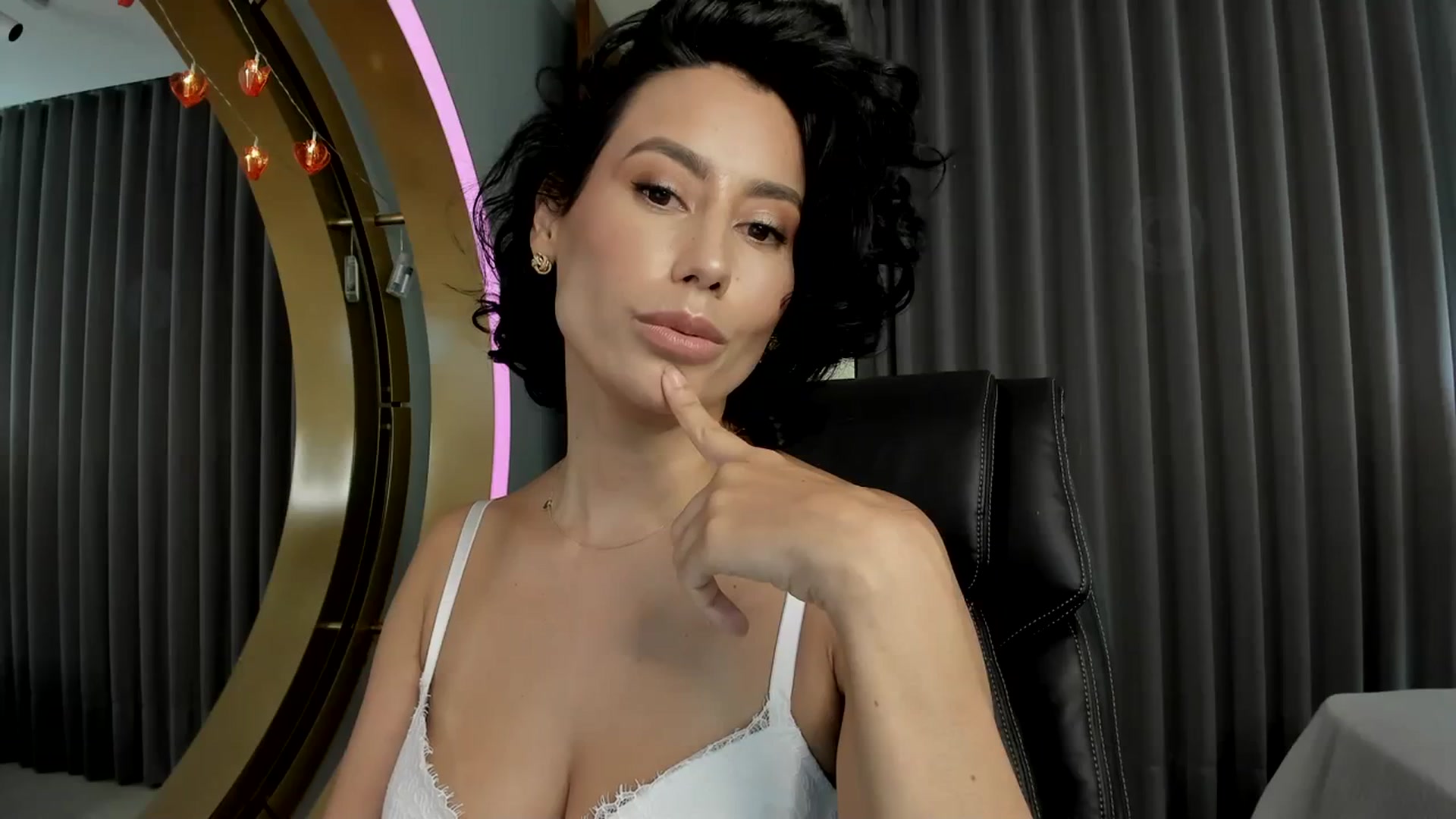 Gallery image thumbnail from Florabella's myfreecams stream on, 02/15/2024, 04:27 image 13 of 20