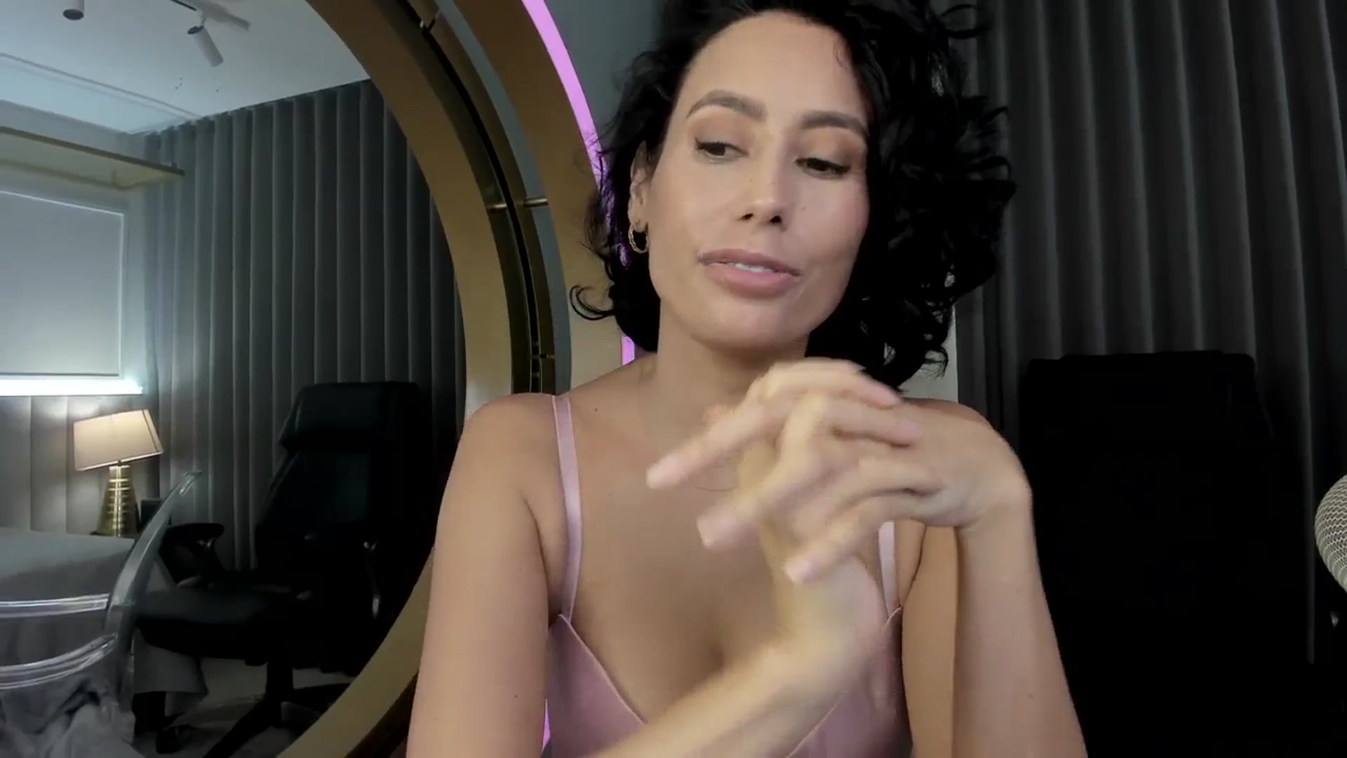 Gallery image thumbnail from Florabella's myfreecams stream on, 04/05/2024, 04:33 image 17 of 20