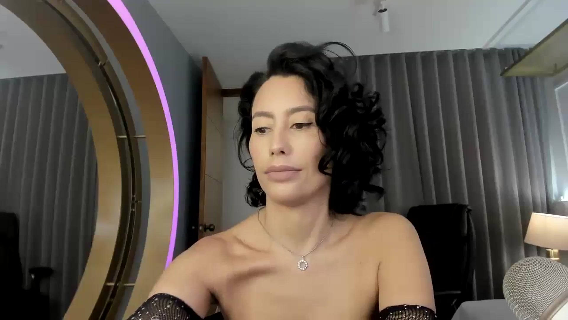 Gallery image thumbnail from Florabella's myfreecams stream on, 04/06/2024, 02:51 image 3 of 20