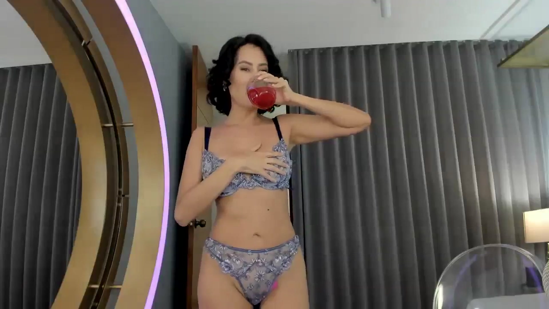 Gallery image thumbnail from Florabella's myfreecams stream on, 04/07/2024, 05:59 image 4 of 20