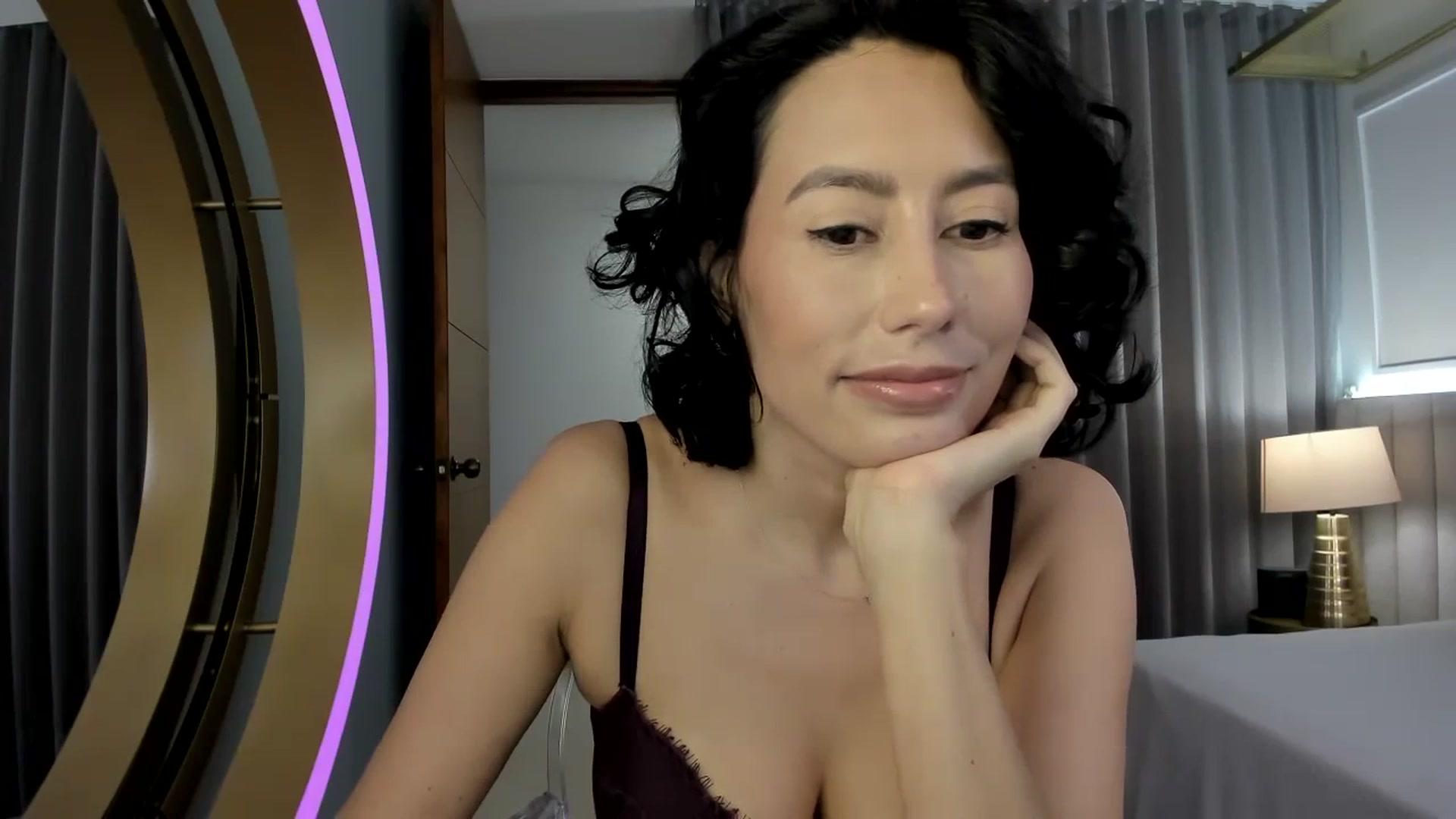 Gallery image thumbnail from Florabella's myfreecams stream on, 04/07/2024, 23:40 image 4 of 20