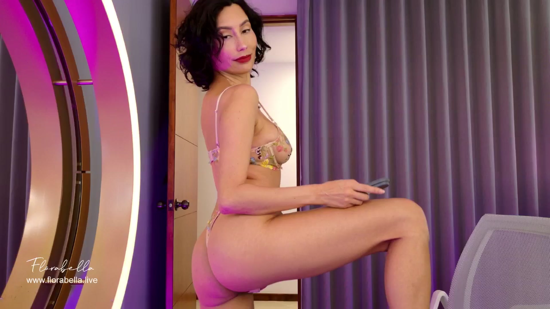 Gallery image thumbnail from Florabella's myfreecams stream on, 09/08/2024, 01:05 image 5 of 20