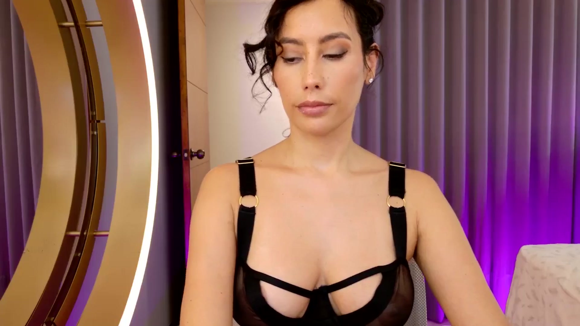 Gallery image thumbnail from Florabella's myfreecams stream on, 09/23/2024, 02:52 image 7 of 20