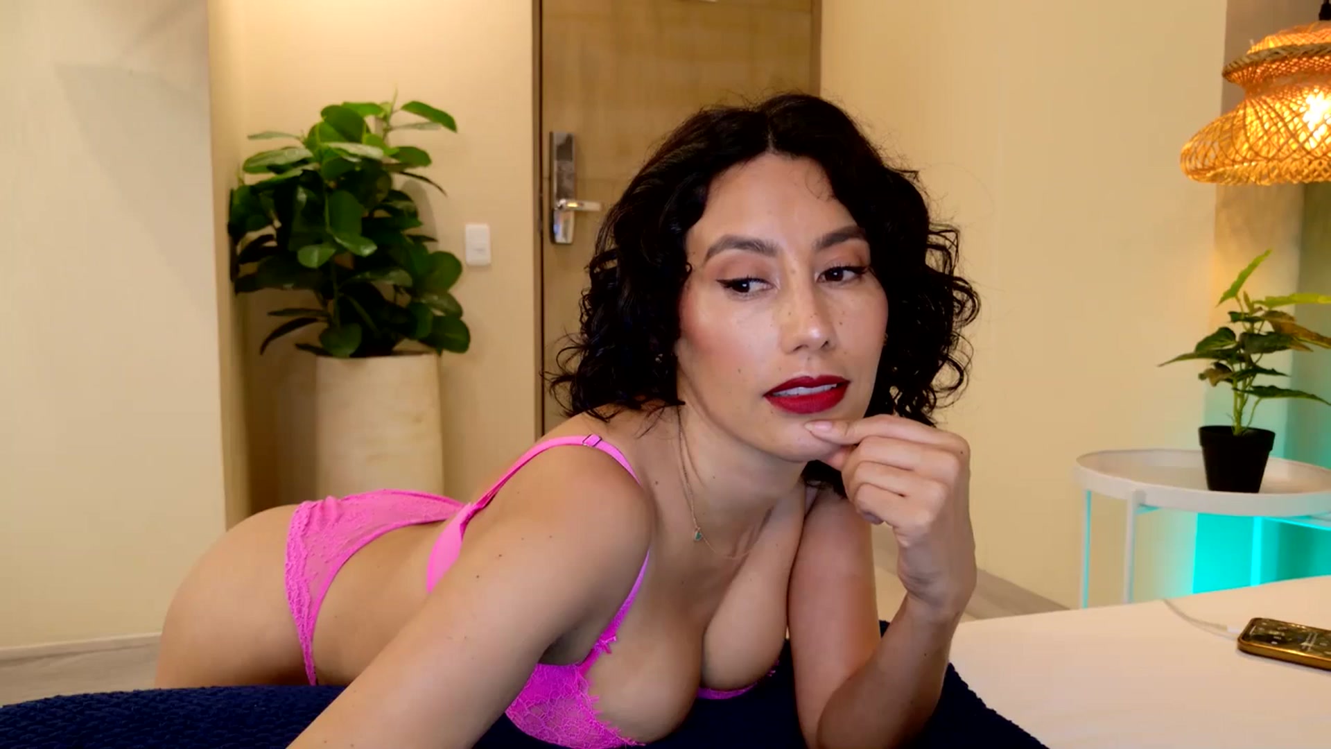 Gallery image thumbnail from Florabella's myfreecams stream on, 10/08/2024, 24:49 image 5 of 20