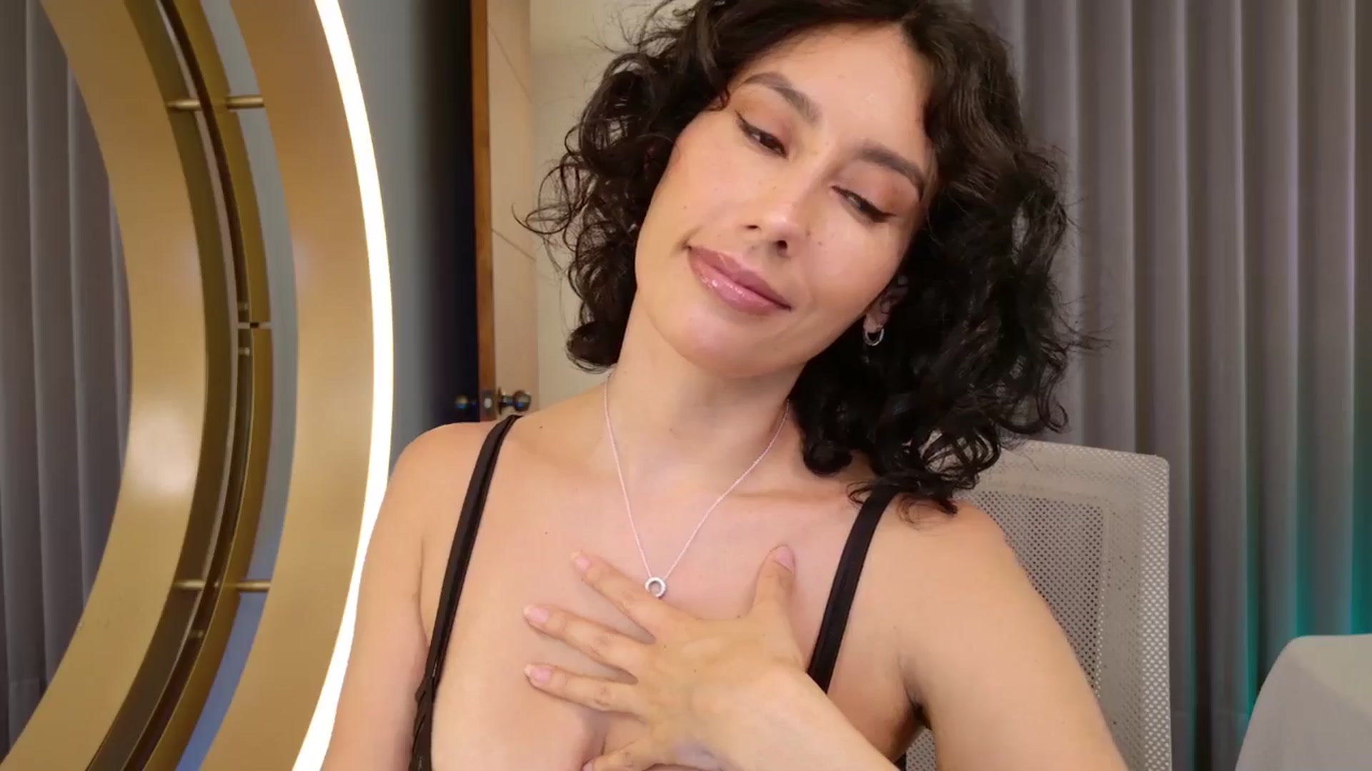 Gallery image thumbnail from Florabella's myfreecams stream on, 10/17/2024, 05:05 image 17 of 20