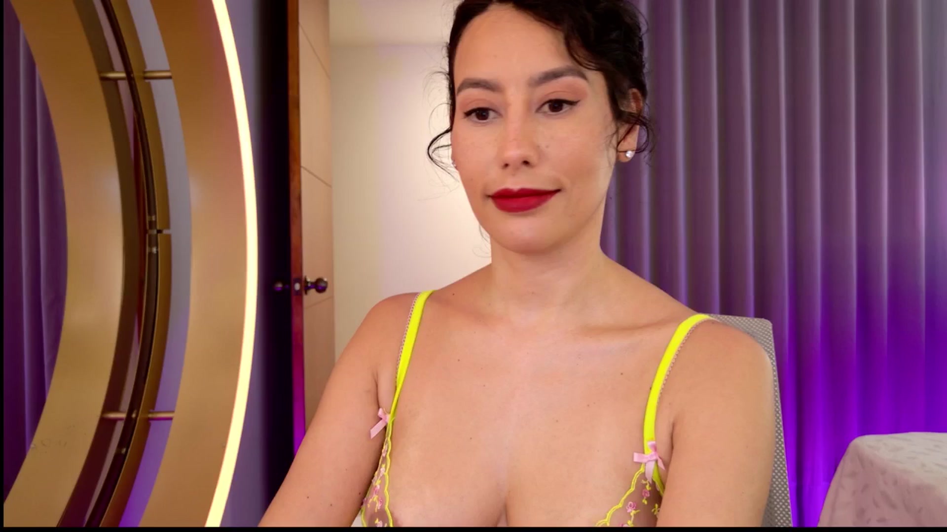 Gallery image thumbnail from Florabella's myfreecams stream on, 11/11/2024, 03:12 image 6 of 20