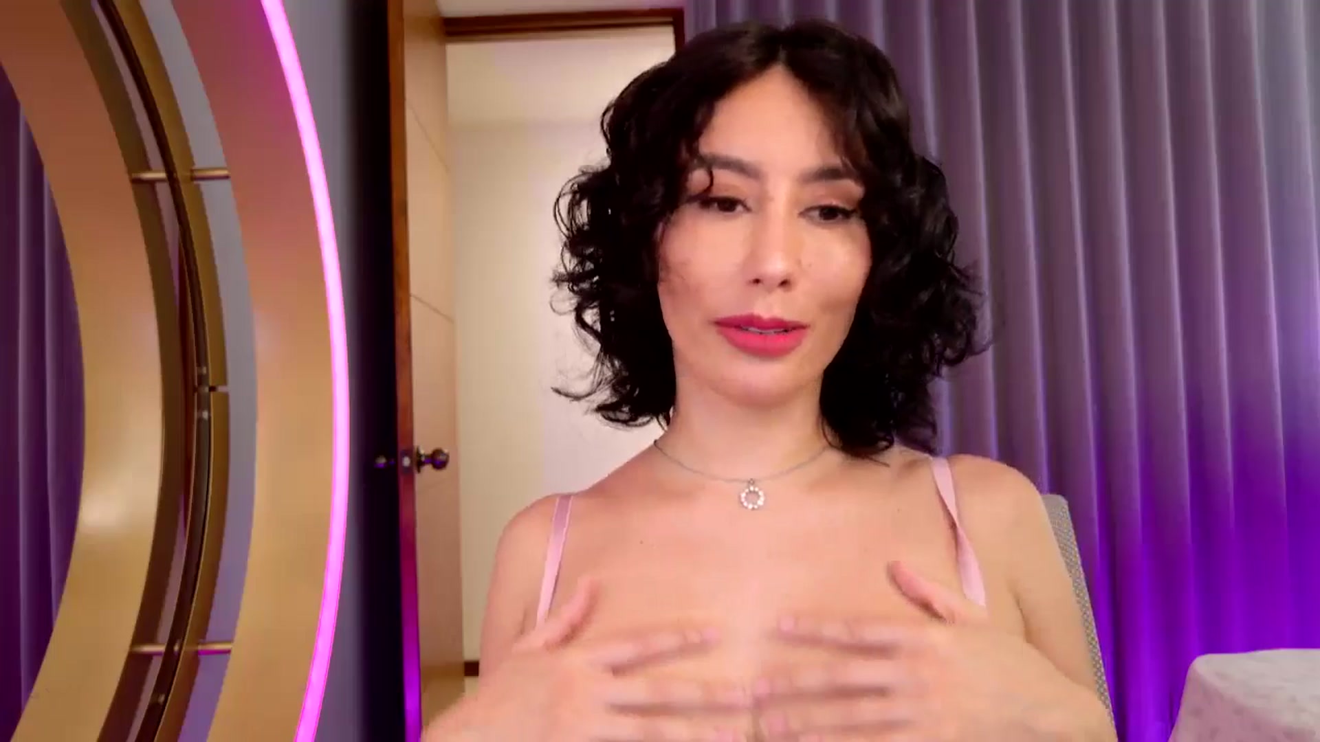 Gallery image thumbnail from Florabella's myfreecams stream on, 11/16/2024, 04:38 image 14 of 20
