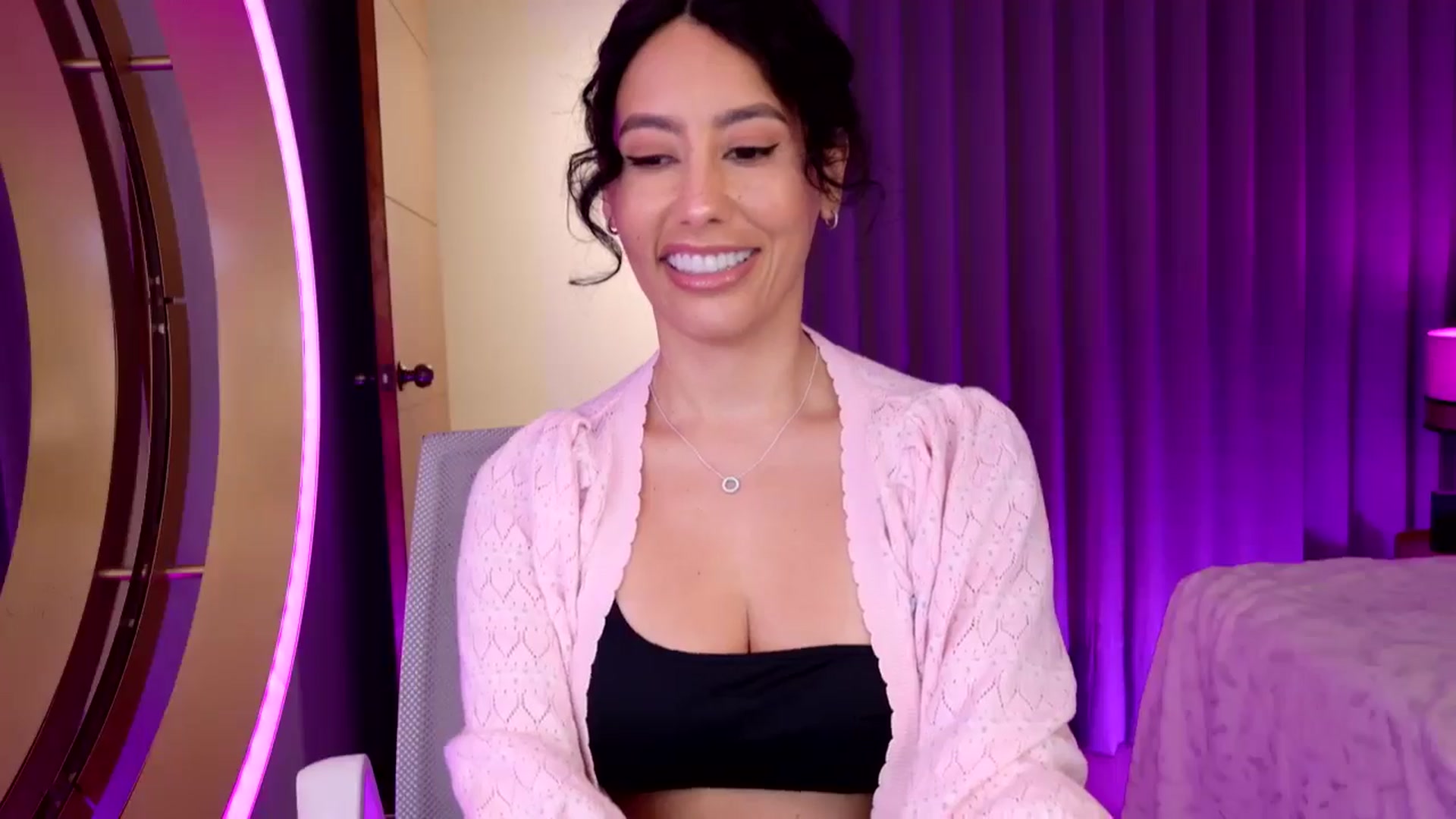 Gallery image thumbnail from Florabella's myfreecams stream on, 11/17/2024, 02:18 image 6 of 20