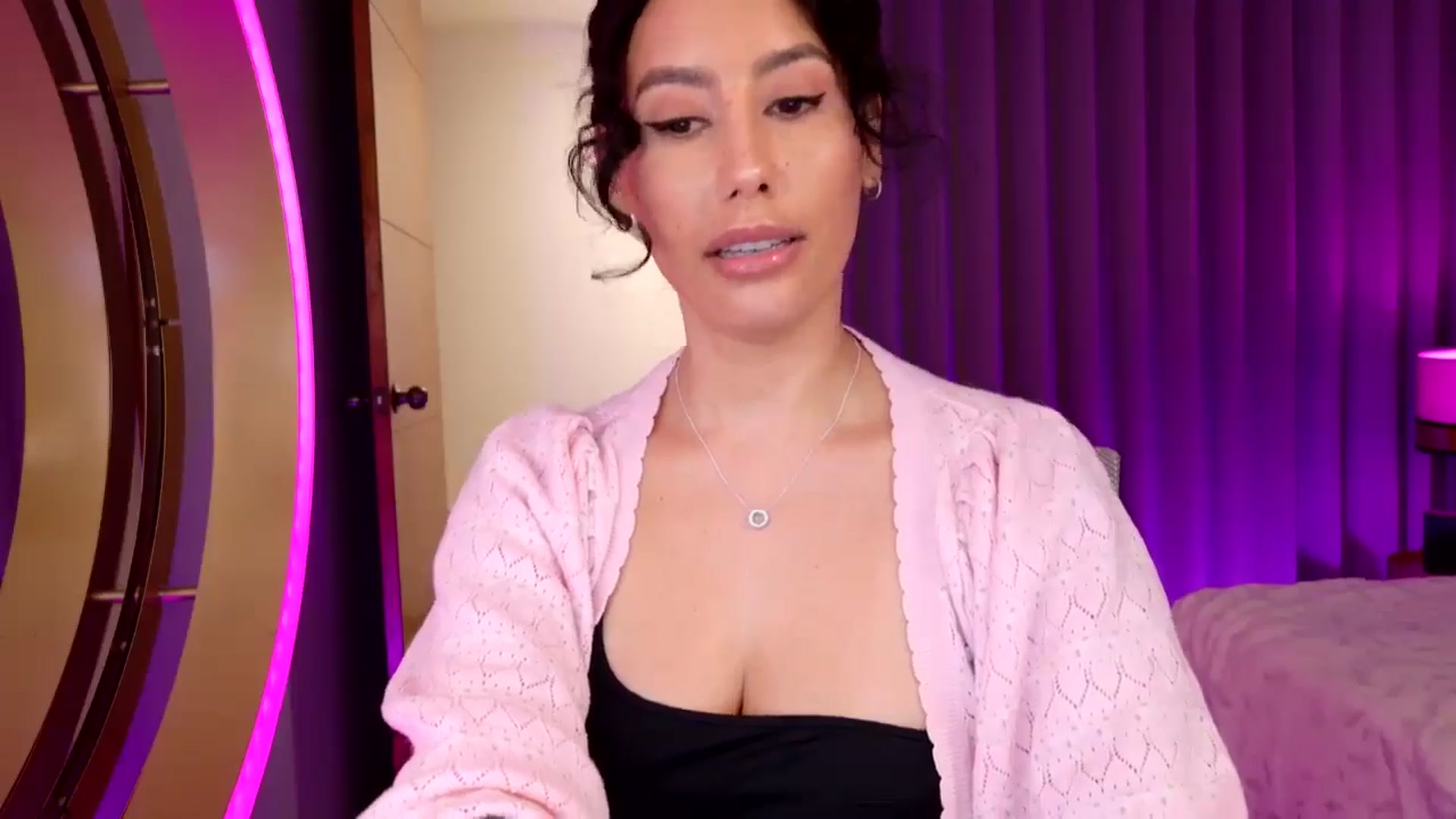 Gallery image thumbnail from Florabella's myfreecams stream on, 11/17/2024, 02:18 image 18 of 20