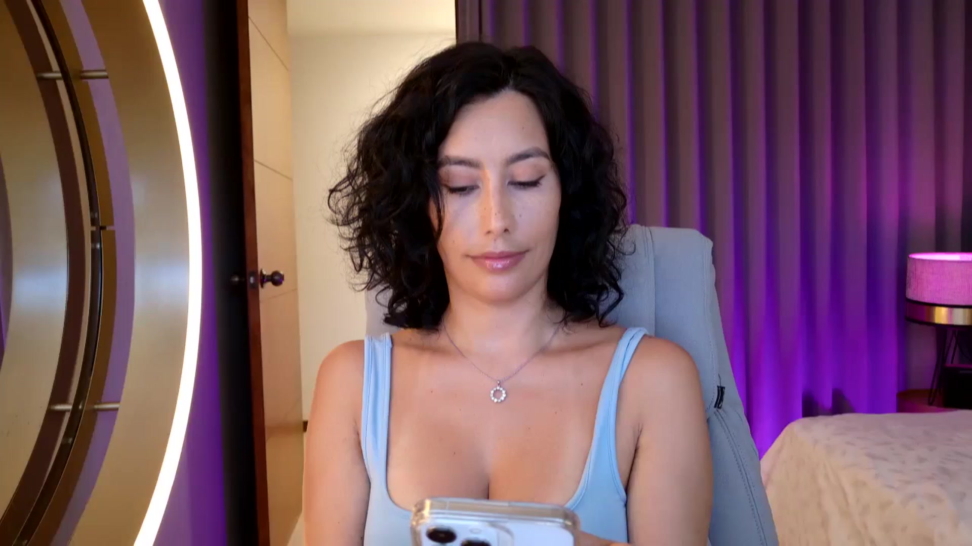 Gallery image thumbnail from Florabella's myfreecams stream on, 01/05/2025, 22:26 image 1 of 20