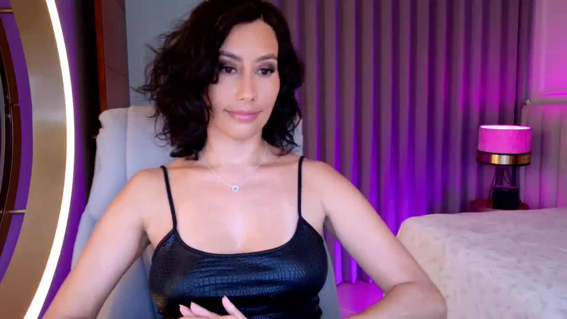 Gallery image thumbnail from Florabella's myfreecams stream on, 01/12/2025, 22:11 image 2 of 20