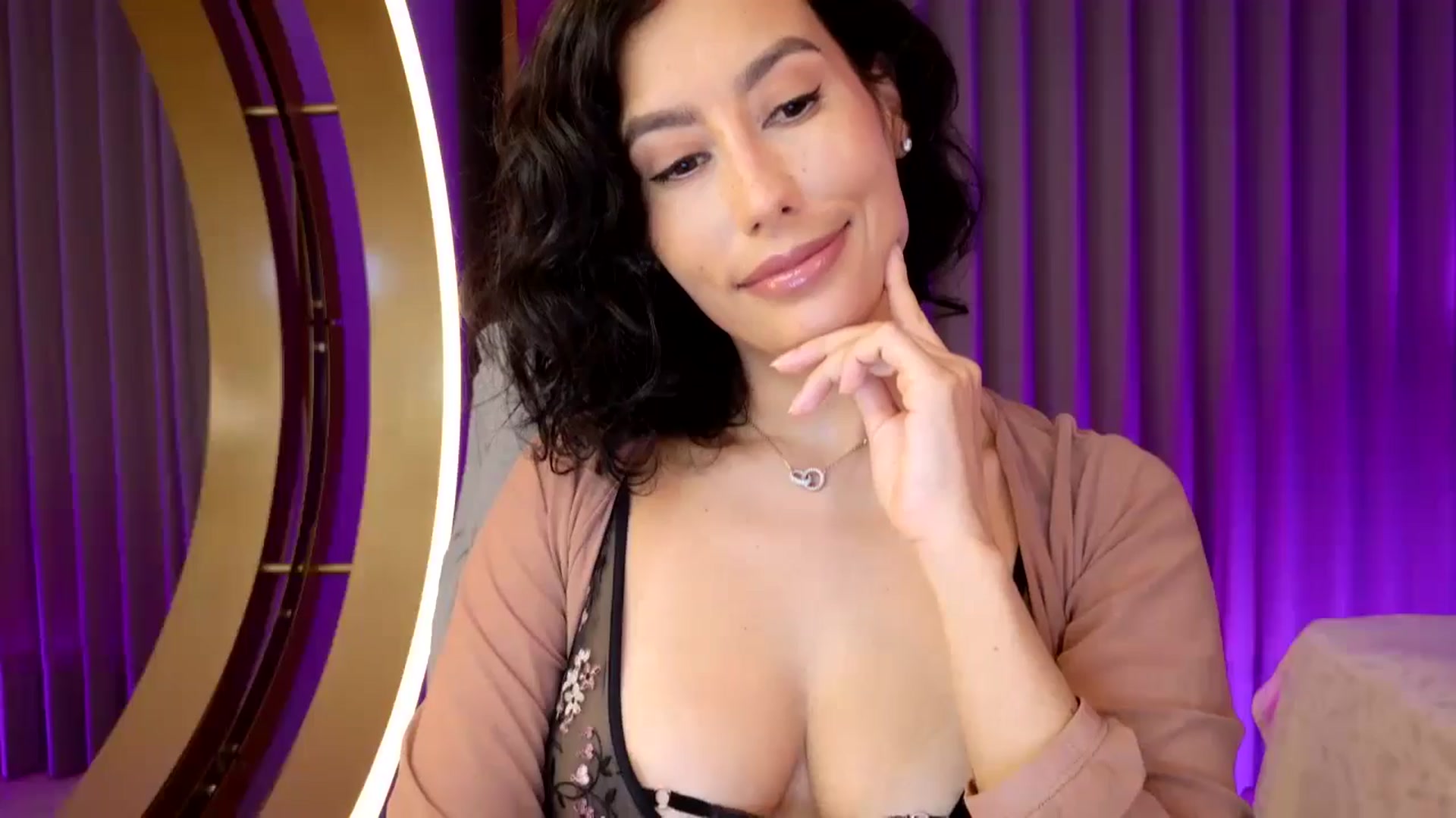 Gallery image thumbnail from Florabella's myfreecams stream on, 01/22/2025, 02:19 image 10 of 20