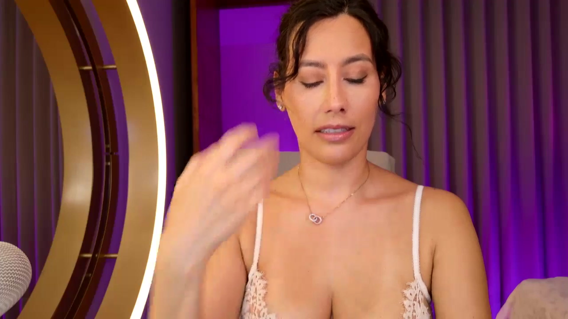 Gallery image thumbnail from Florabella's myfreecams stream on, 01/24/2025, 03:07 image 4 of 20