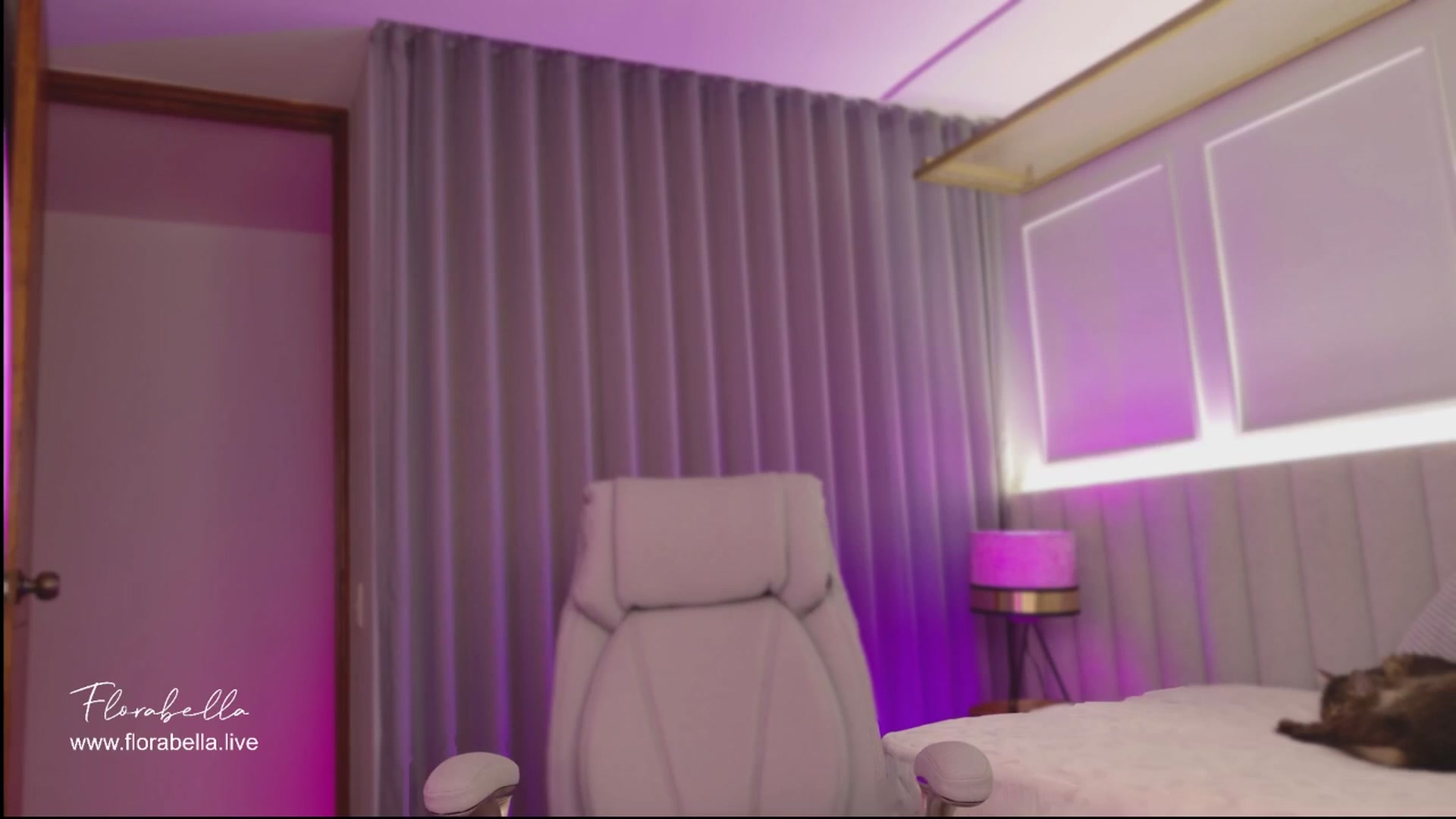 Gallery image thumbnail from Florabella's myfreecams stream on, 03/10/2025, 04:17 image 4 of 20