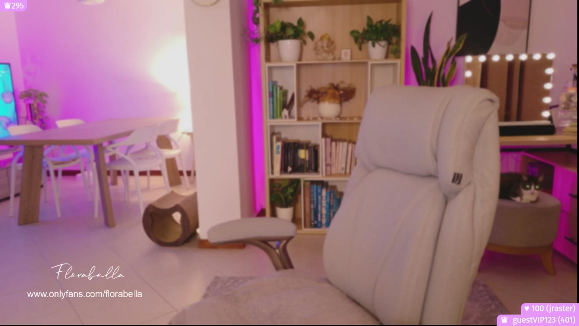 Gallery image thumbnail from Florabella's myfreecams stream on, 10/06/2025, 24:52 image 4 of 20