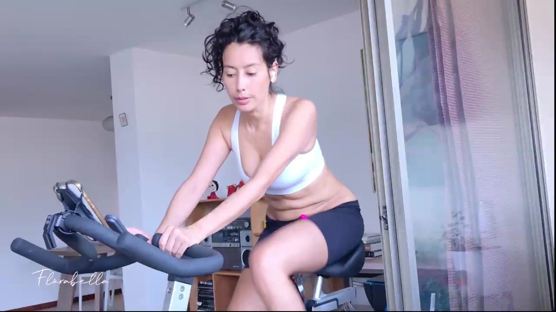 Gallery image thumbnail from Florabella's myfreecams stream on, 08/04/2026, 18:01 image 16 of 20