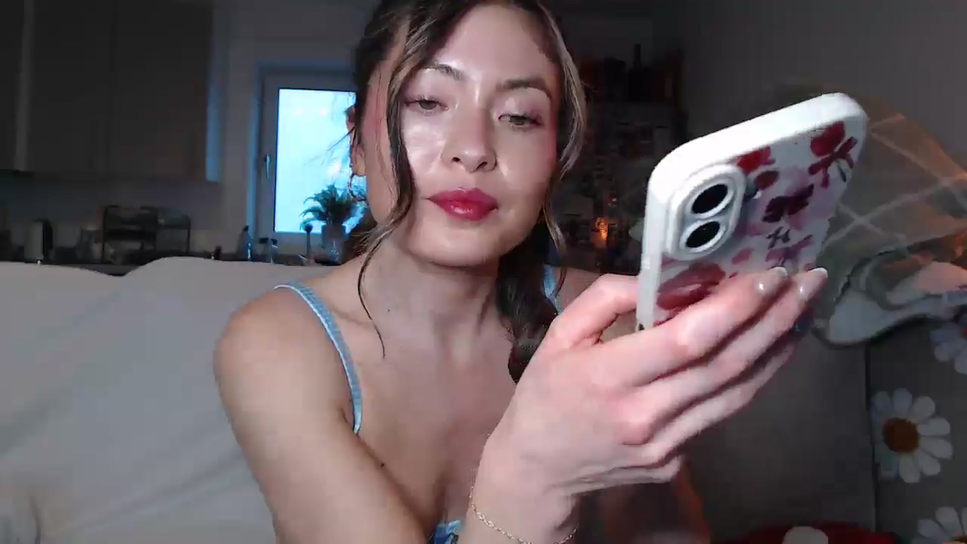 Gallery image thumbnail from FlorenceRose1's myfreecams stream on, 01/21/2026, 15:37 image 15 of 20