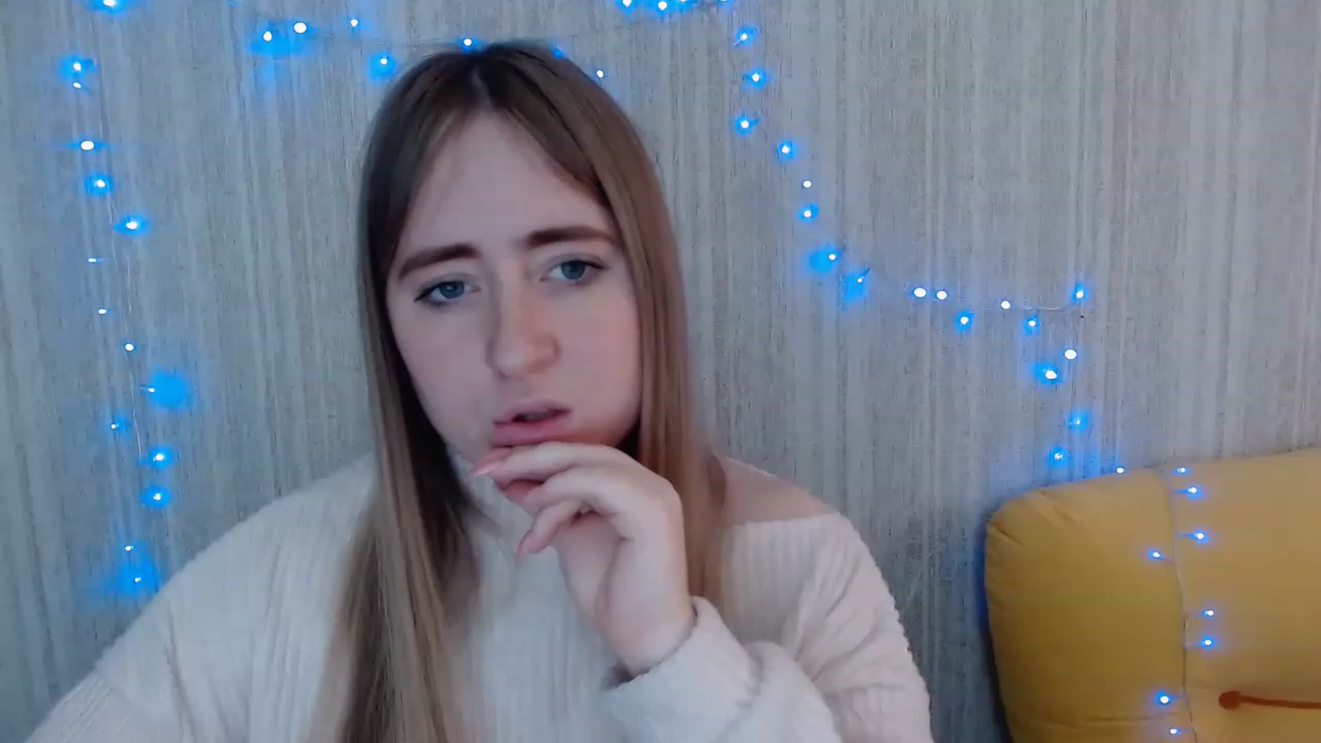Gallery image thumbnail from Florra_xo's myfreecams stream on, 04/16/2023, 09:32 image 15 of 20