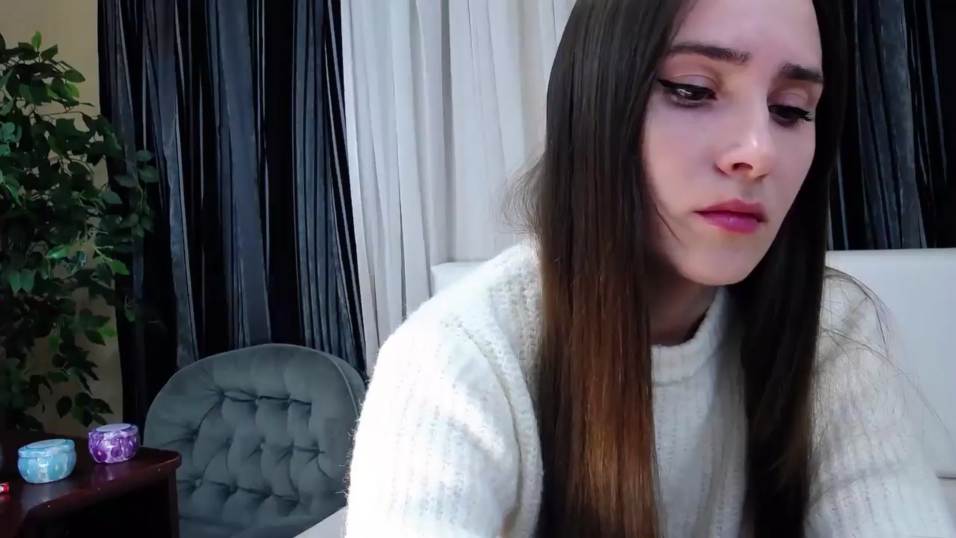 Gallery image thumbnail from Floured's myfreecams stream on, 02/05/2026, 09:43 image 5 of 20