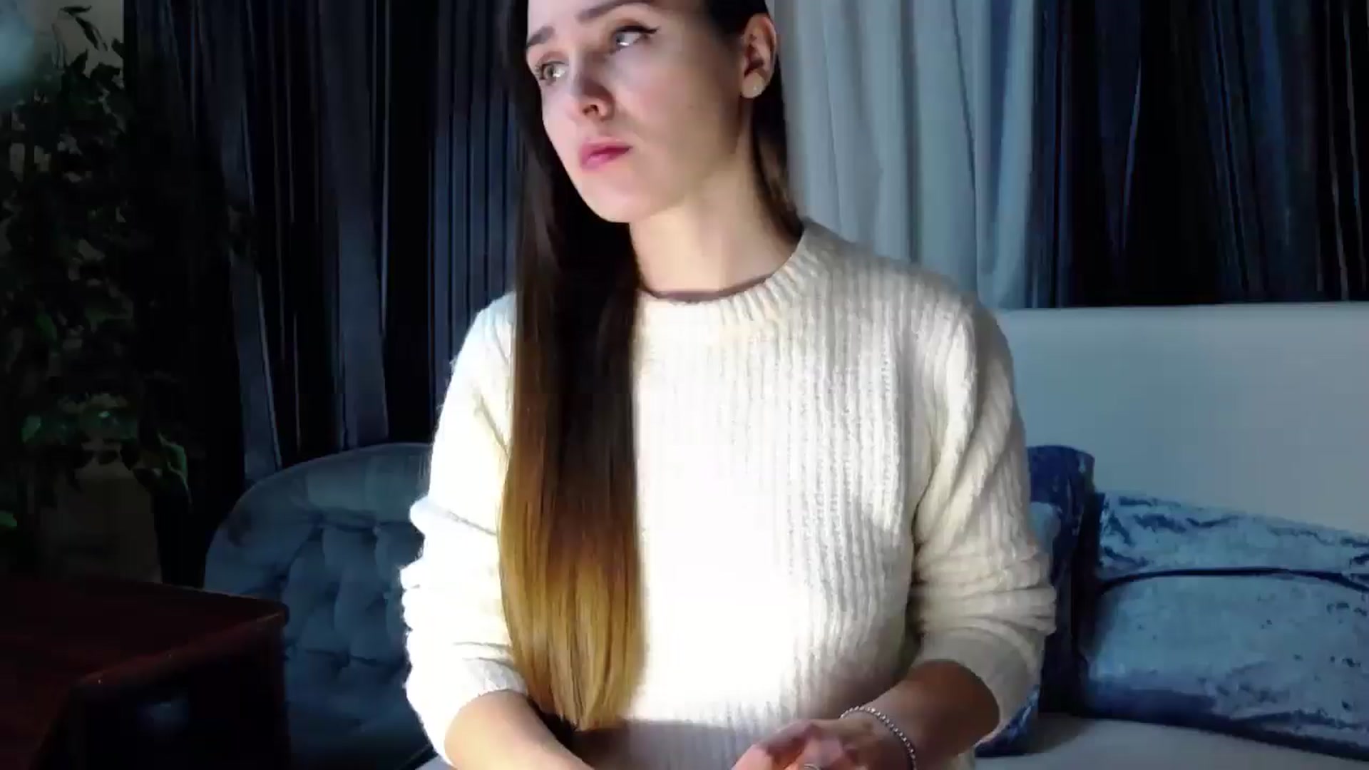 Gallery image thumbnail from Floured's myfreecams stream on, 02/21/2026, 08:27 image 16 of 20