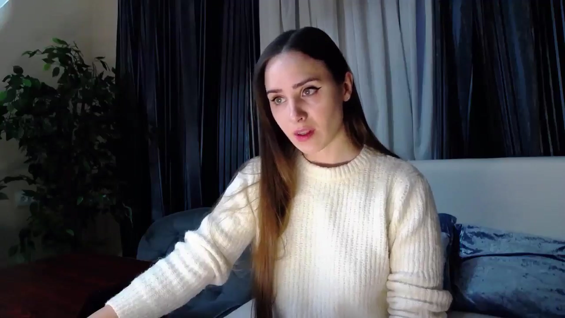 Gallery image thumbnail from Floured's myfreecams stream on, 02/21/2026, 08:27 image 6 of 20