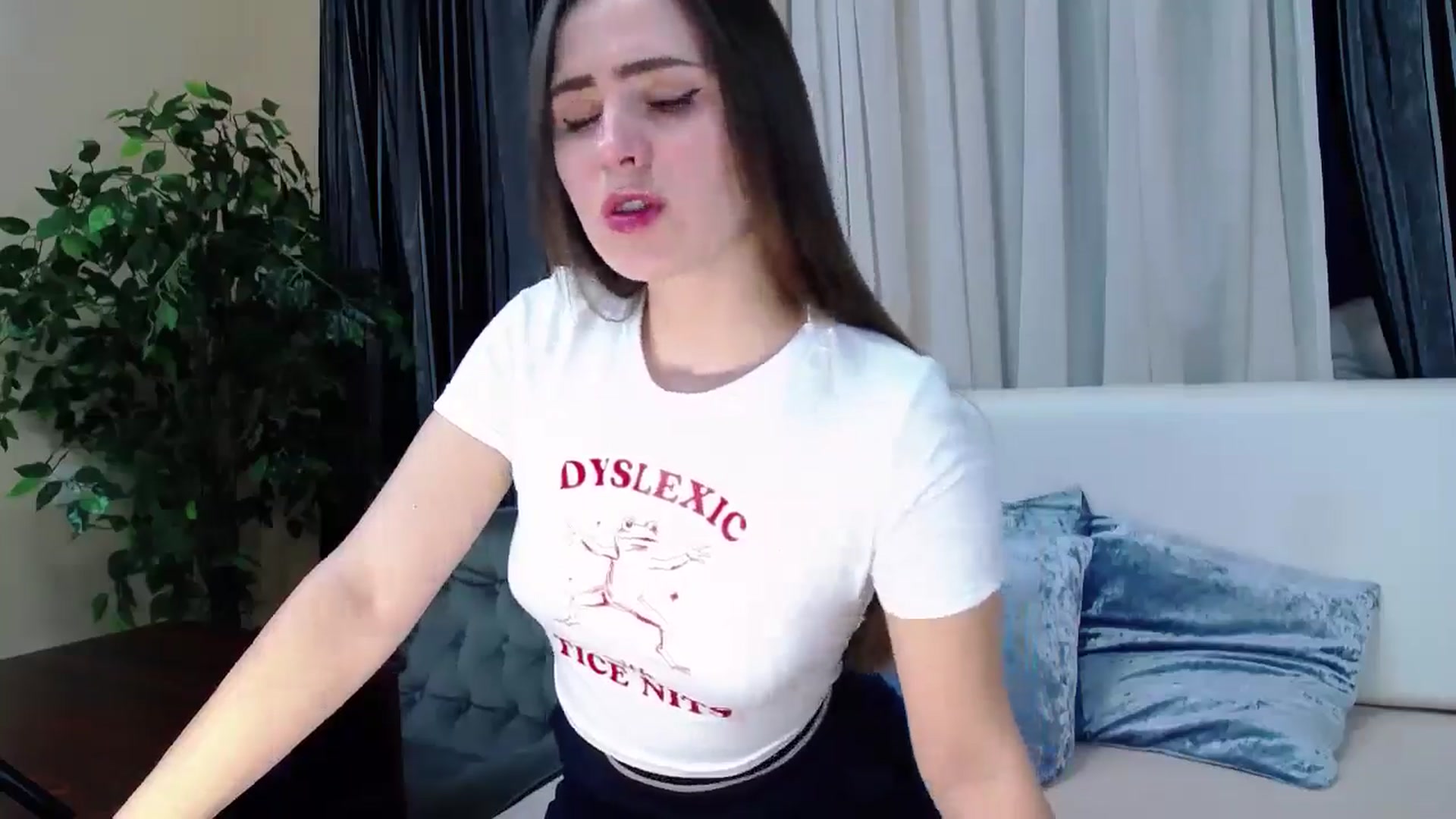 Gallery image thumbnail from Floured's myfreecams stream on, 03/15/2026, 08:56 image 8 of 20