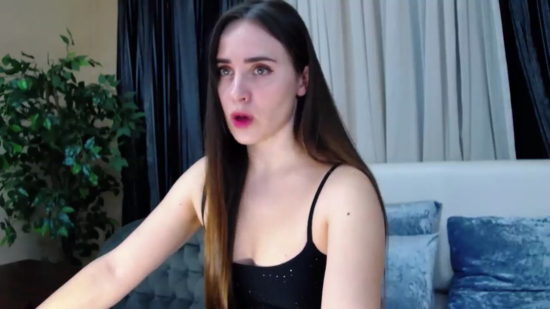 Gallery image thumbnail from Floured's myfreecams stream on, 03/27/2026, 08:27 image 8 of 20