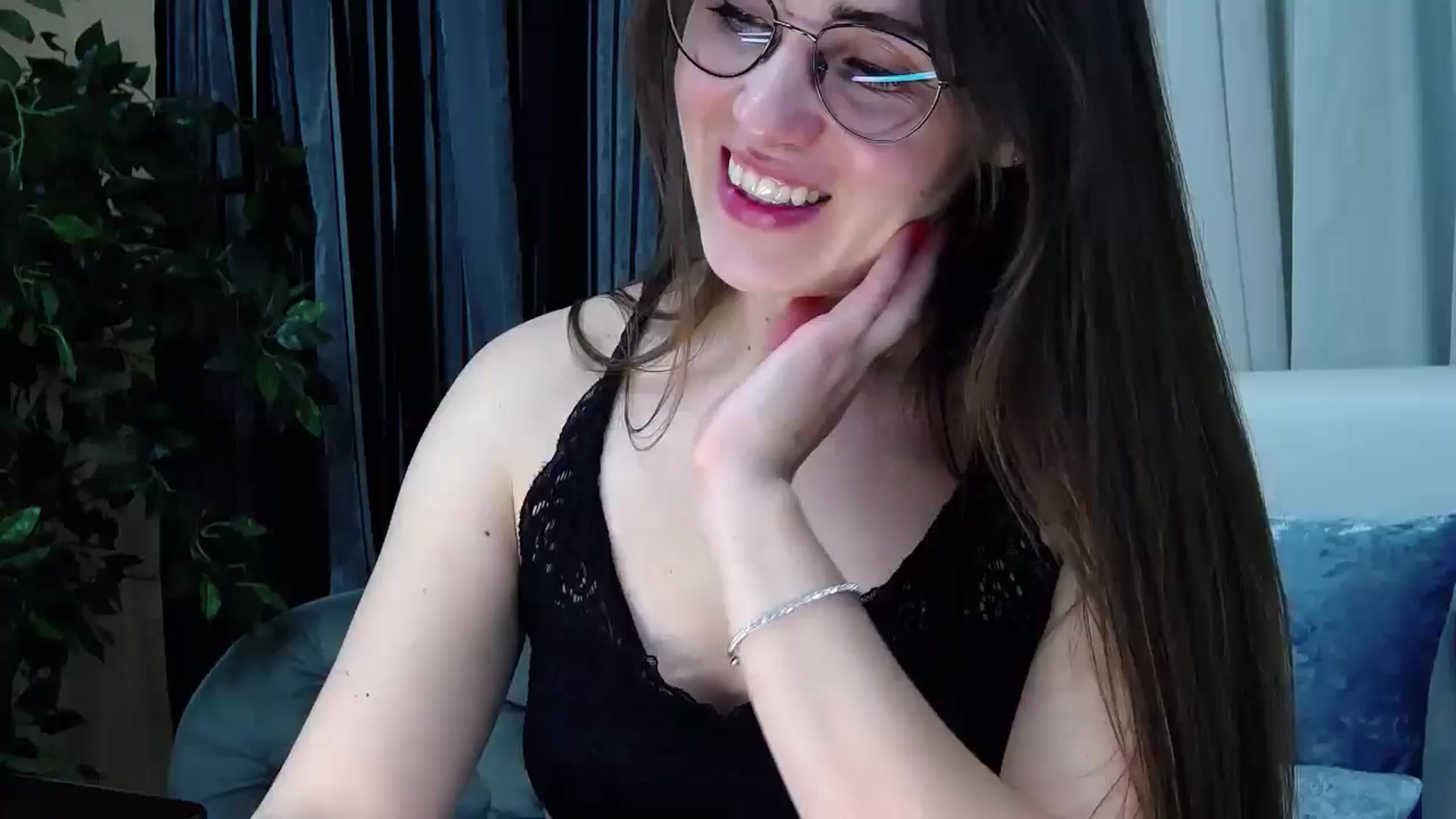 Gallery image thumbnail from Floured's myfreecams stream on, 03/28/2026, 12:47 image 7 of 20