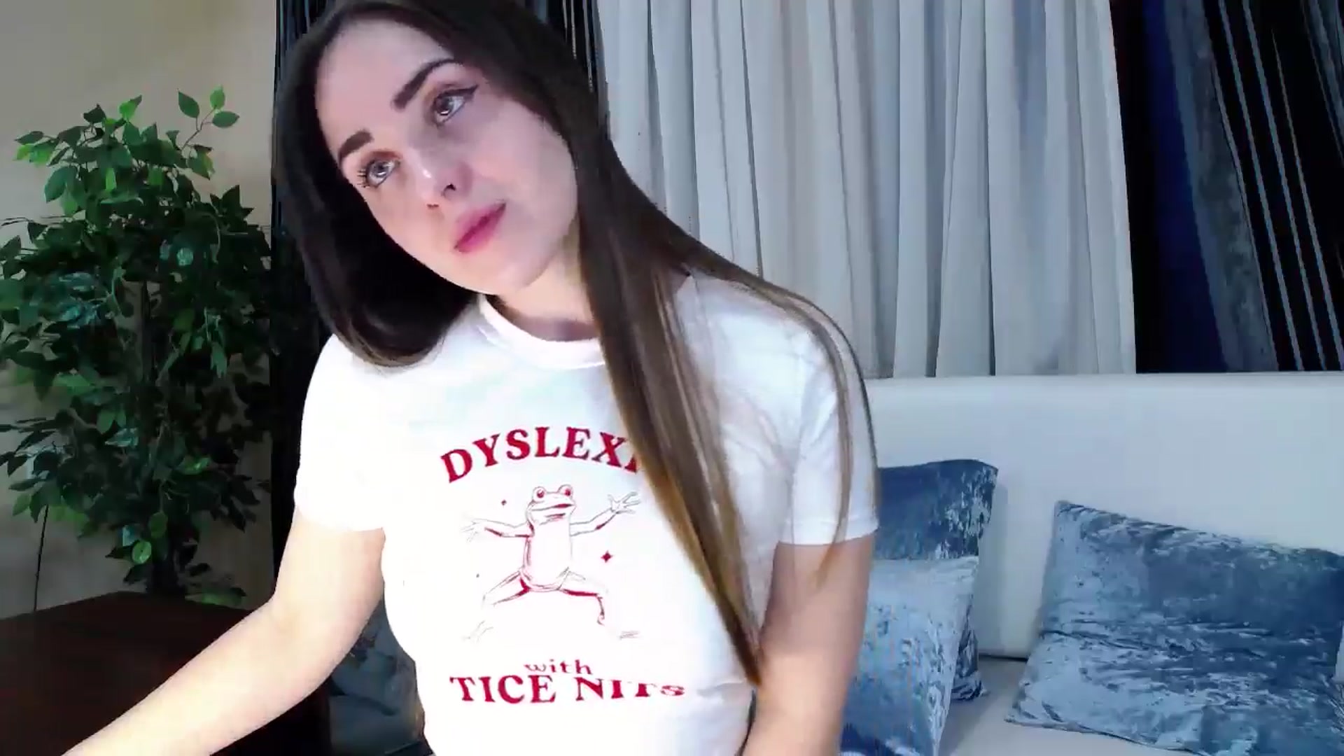 Gallery image thumbnail from Floured's myfreecams stream on, 04/05/2026, 07:47 image 3 of 20