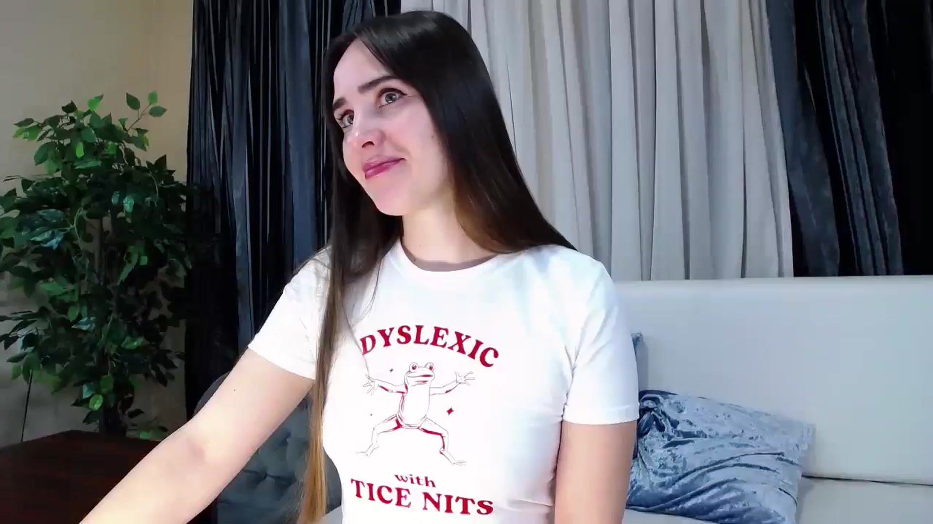 Gallery image thumbnail from Floured's myfreecams stream on, 04/10/2026, 07:35 image 2 of 20