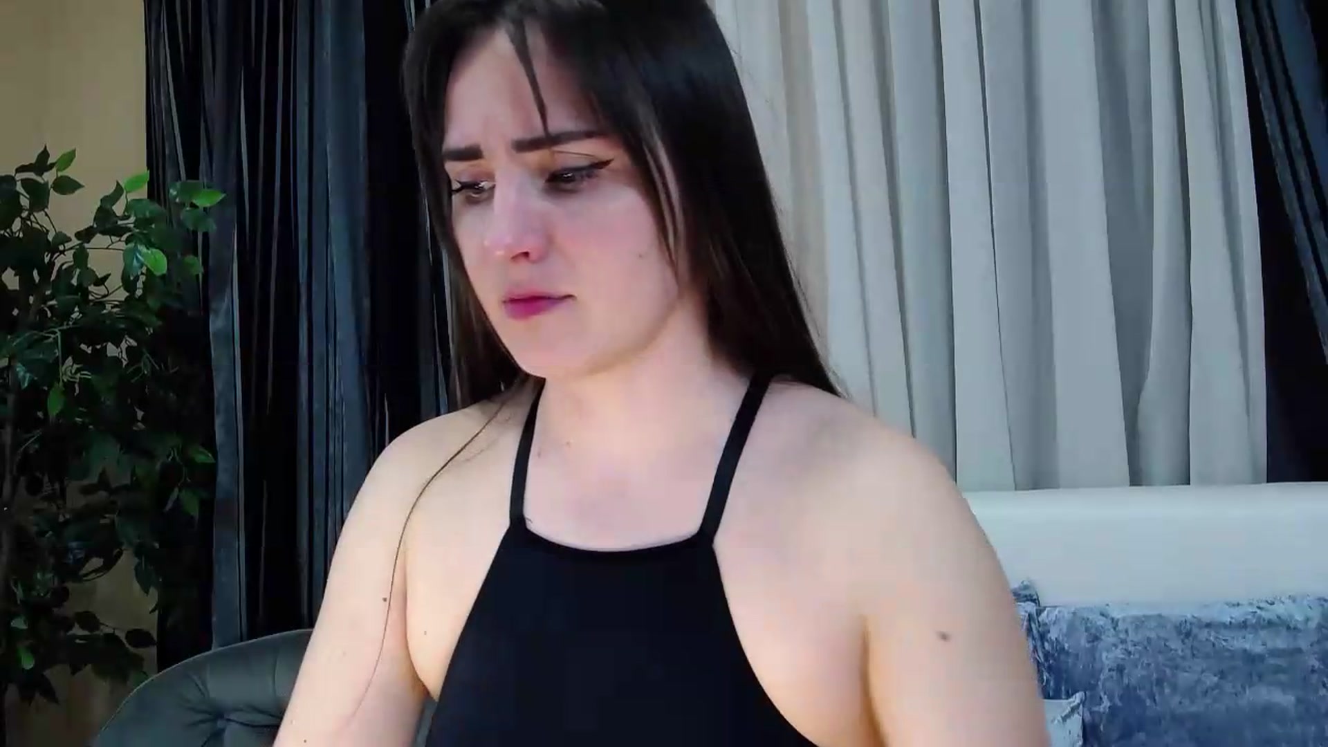 Gallery image thumbnail from Floured's myfreecams stream on, 05/15/2026, 10:51 image 18 of 20