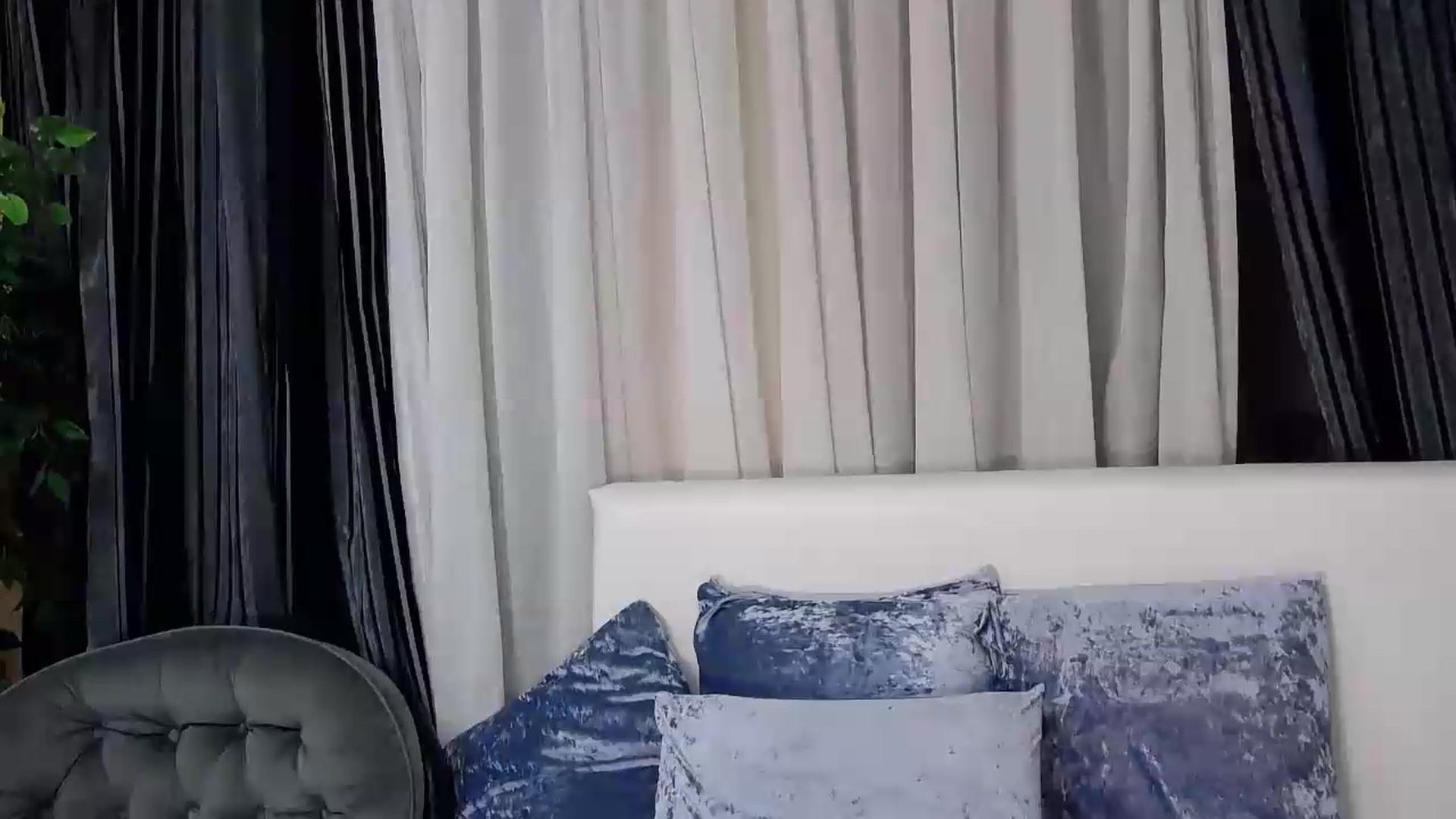 Gallery image thumbnail from Floured's myfreecams stream on, 05/15/2026, 10:51 image 17 of 20