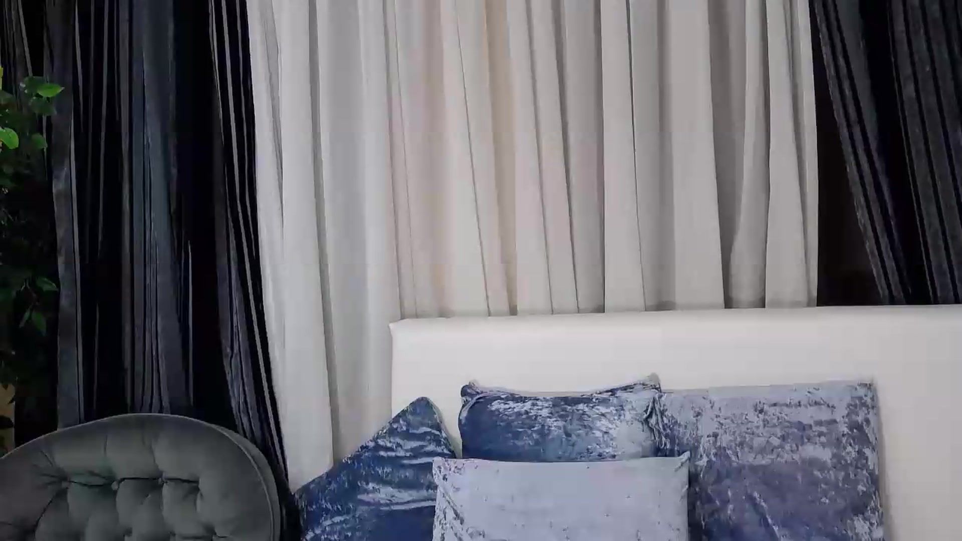 Gallery image thumbnail from Floured's myfreecams stream on, 05/15/2026, 10:51 image 16 of 20