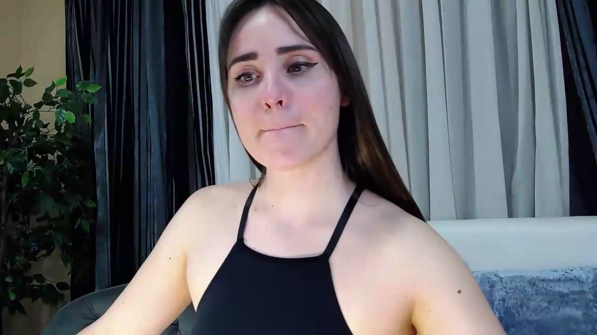 Gallery image thumbnail from Floured's myfreecams stream on, 05/15/2026, 10:51 image 19 of 20