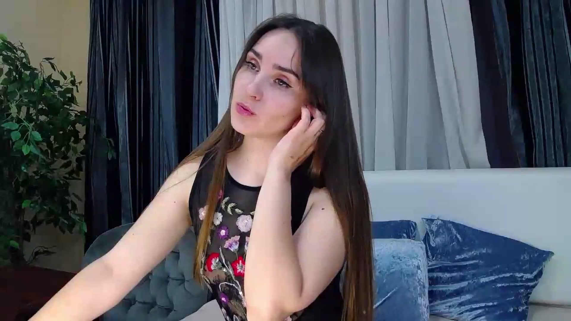 Gallery image thumbnail from Floured's myfreecams stream on, 06/26/2026, 08:10 image 10 of 20