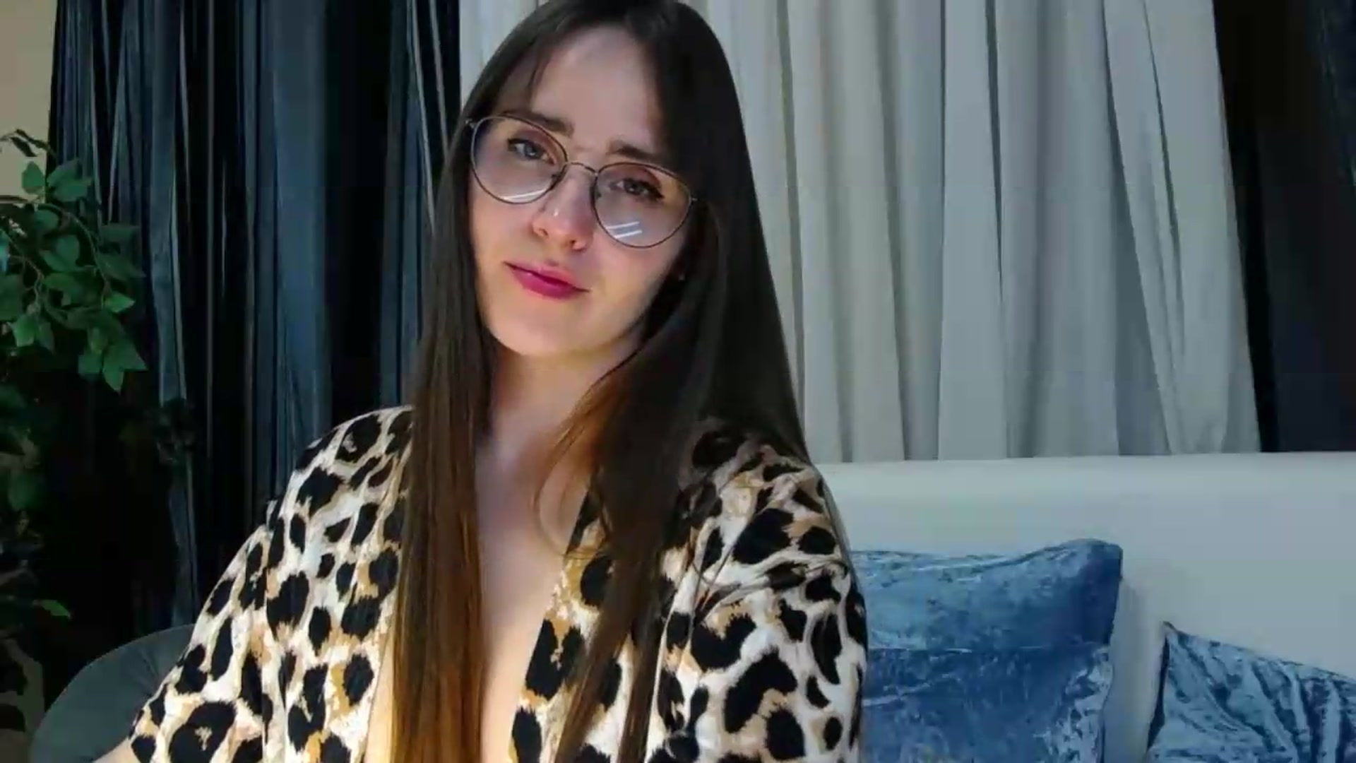 Gallery image thumbnail from Floured's myfreecams stream on, 06/27/2026, 09:33 image 9 of 20