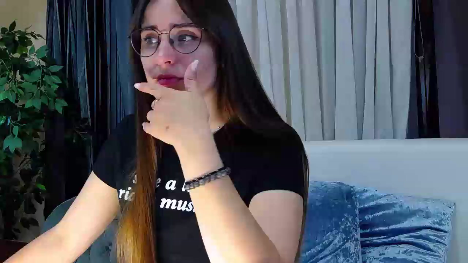 Gallery image thumbnail from Floured's myfreecams stream on, 07/16/2026, 11:36 image 1 of 20